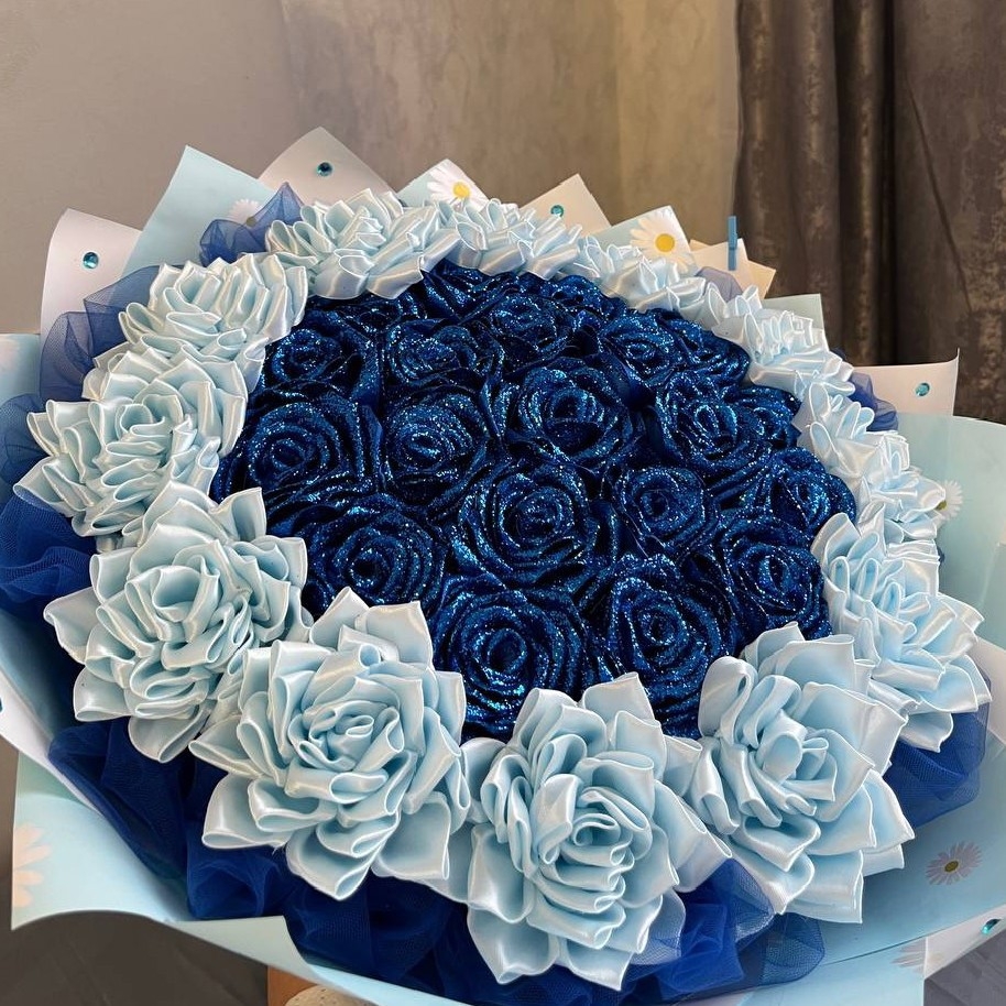 Дарья создает уникальные букеты вручную. (2)