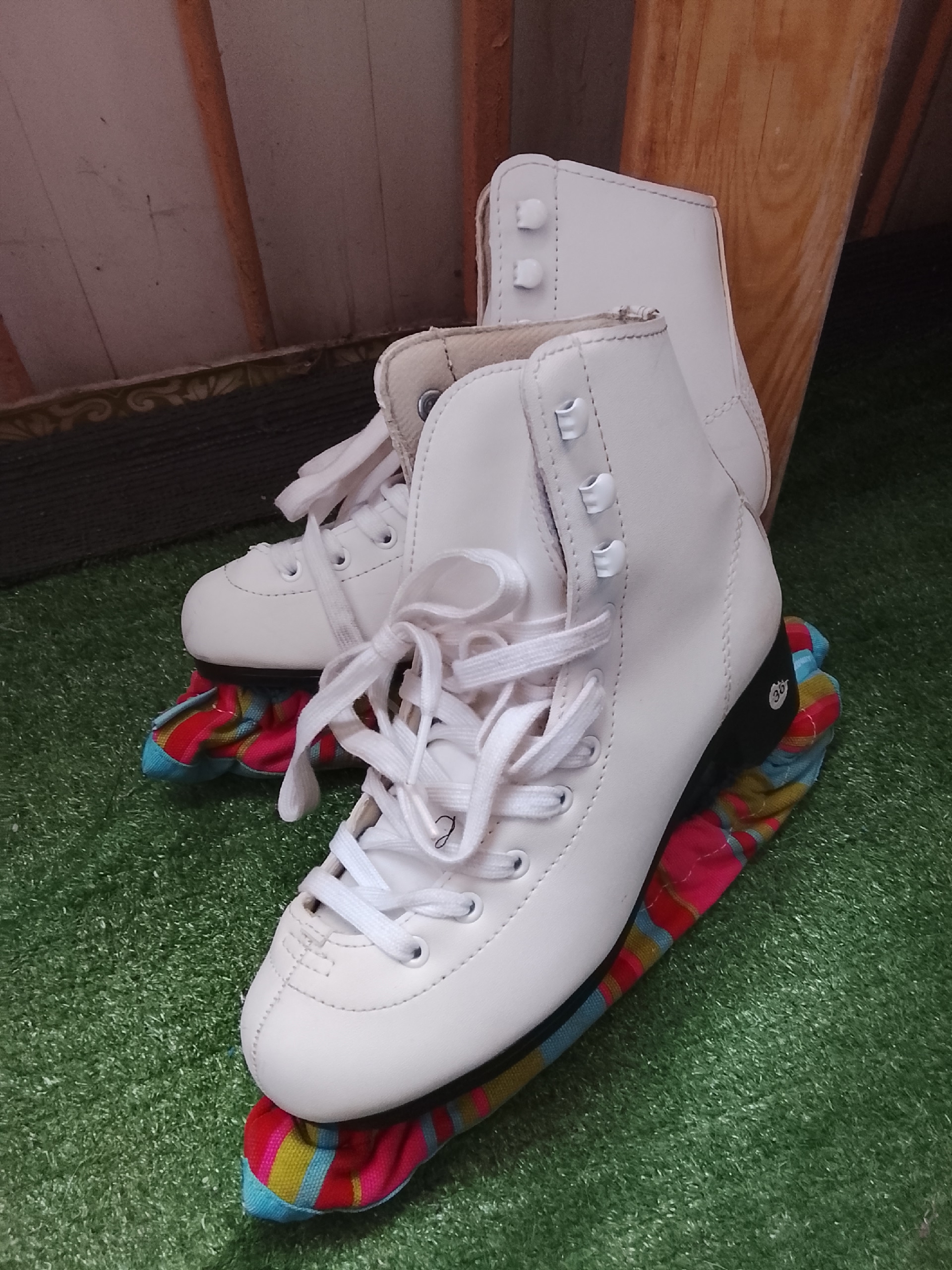 **Акционные цены на зимний спорт**: (1)