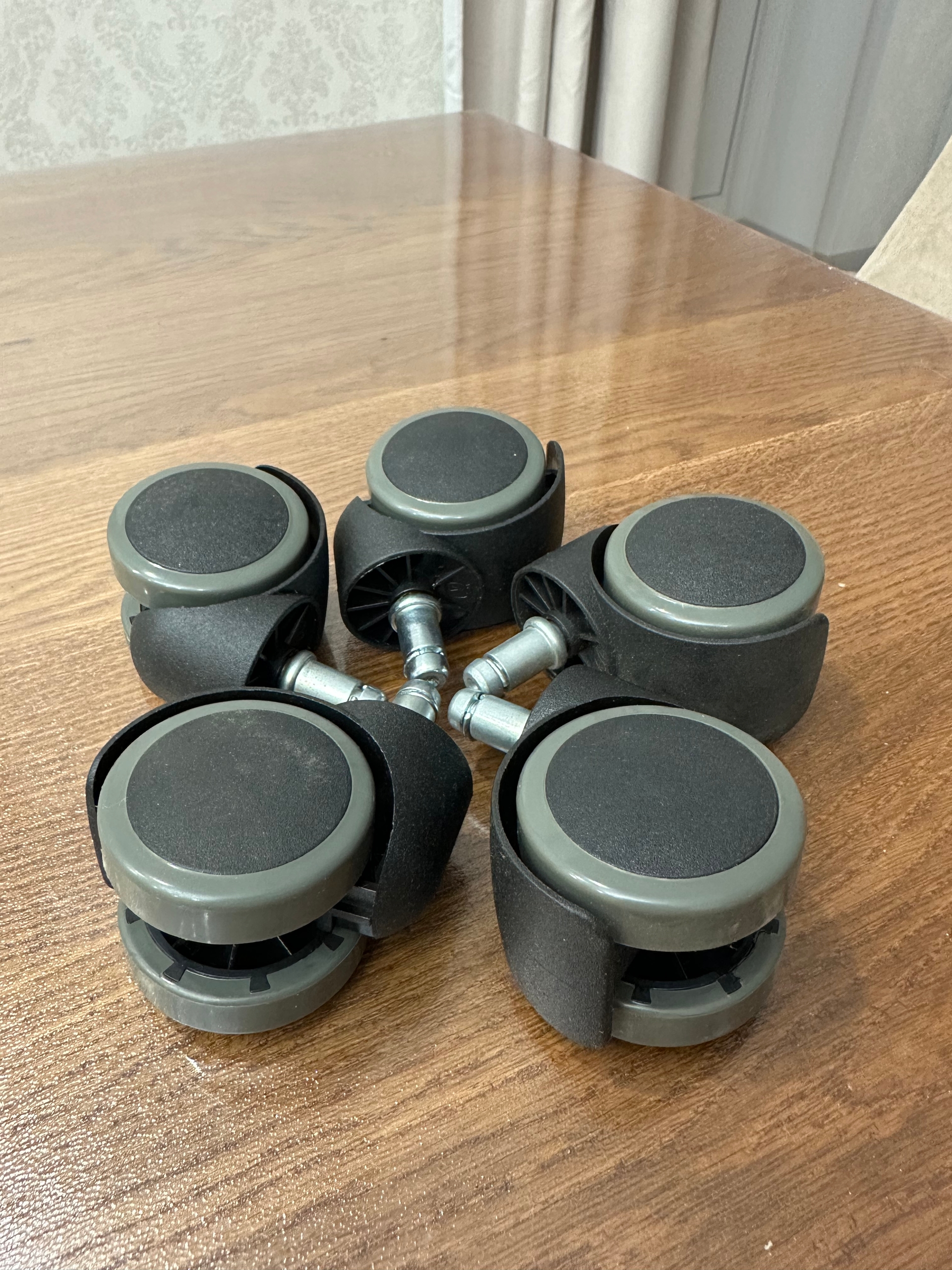 Новые колесики для офисных кресел