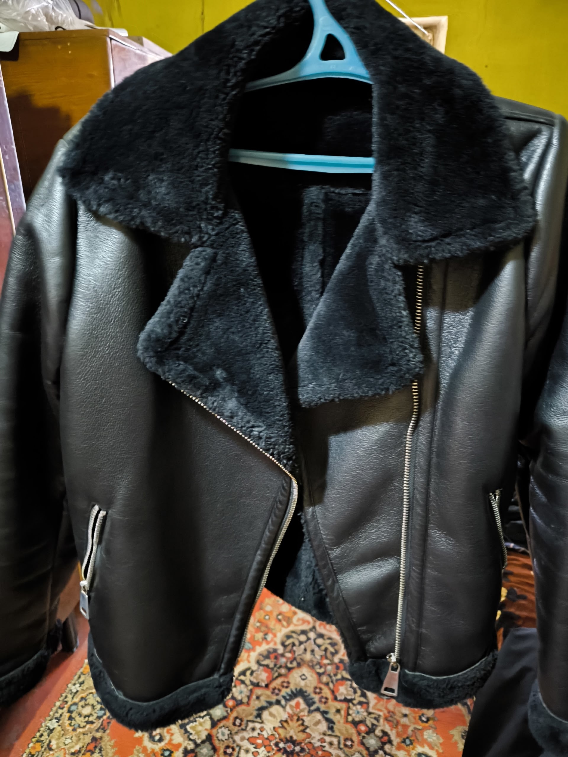 Продаю дублёнку и обувь разных