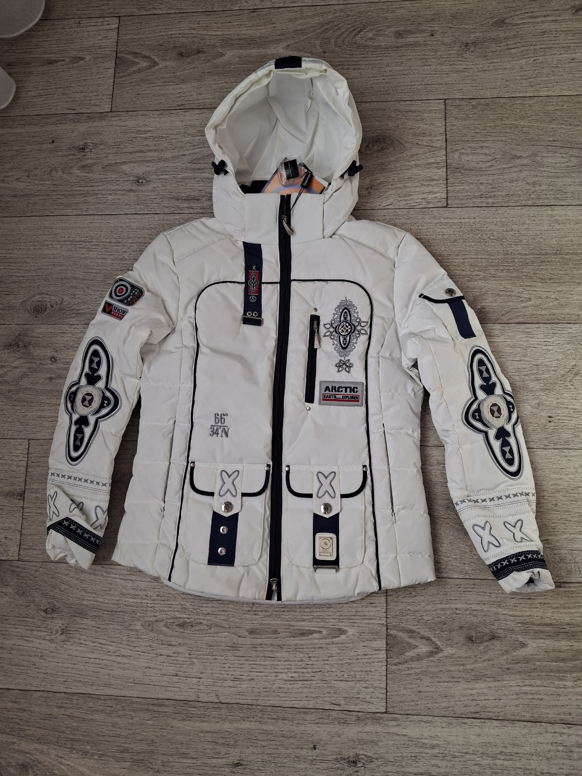 Новые женские куртки на продажу