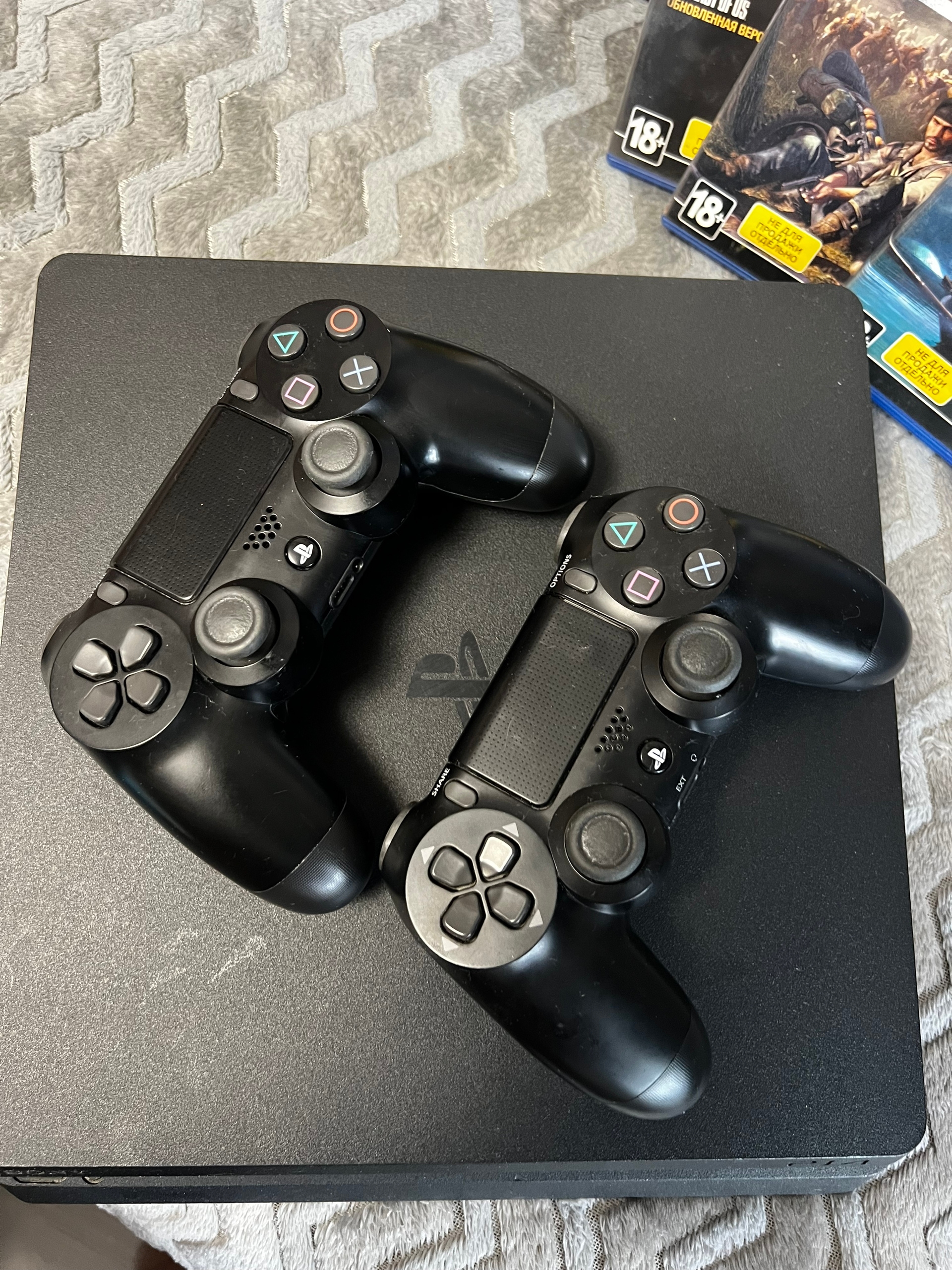 PlayStation 4 Slim, отличное состояние (1)