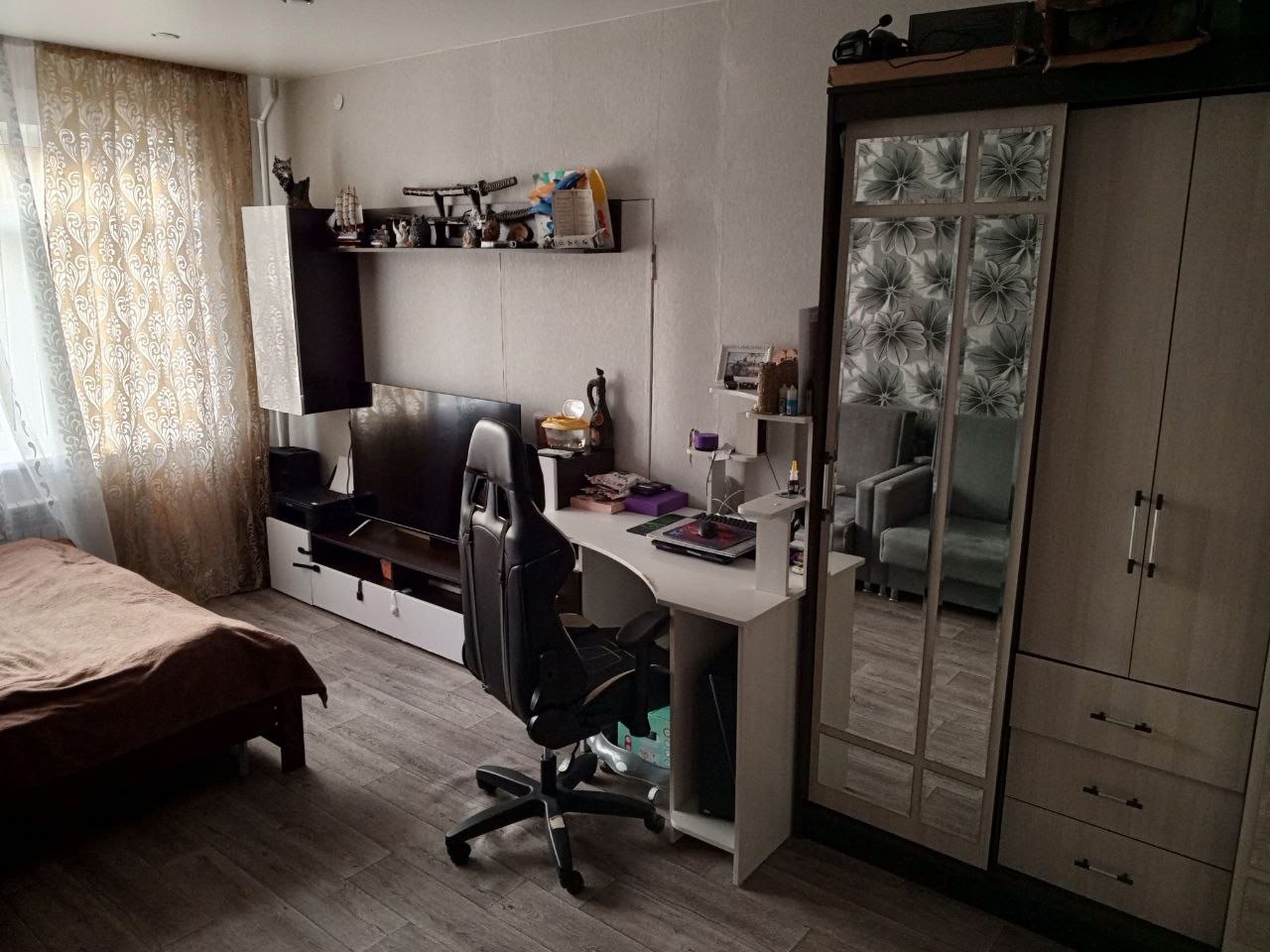 Здравствуйте, предлагаю вашему вниманию двух (1)