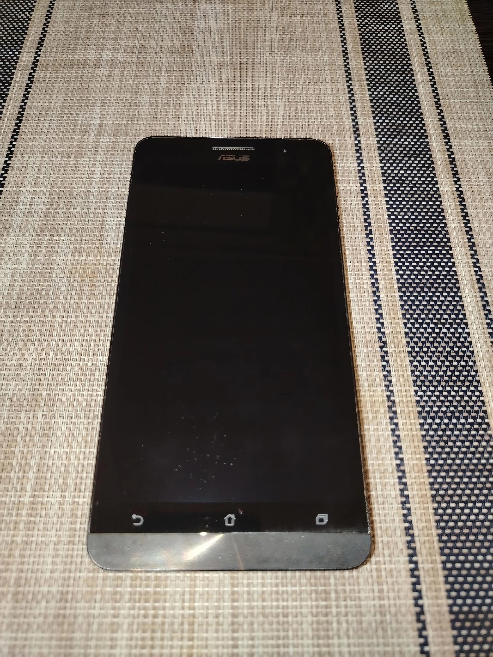 Легендарный смартфон Asus Zefone 6