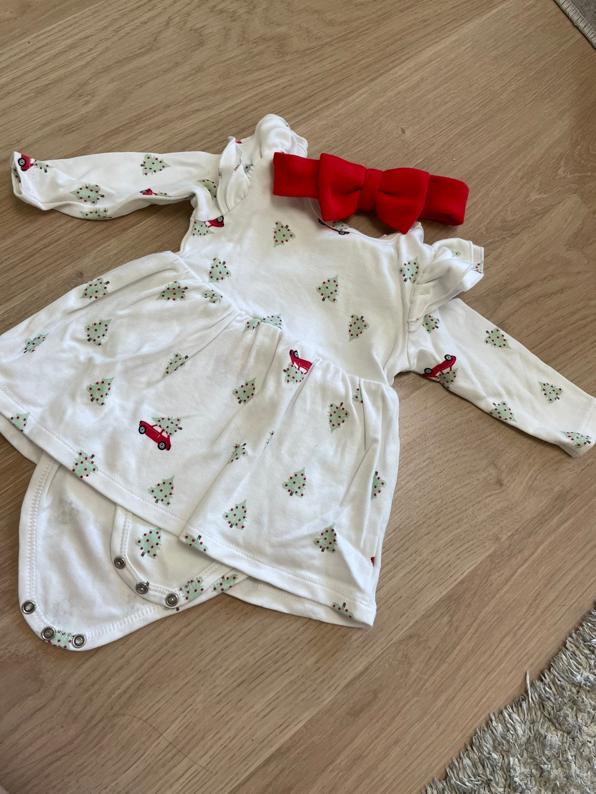 Продажа одежды: платье и комбинезоны