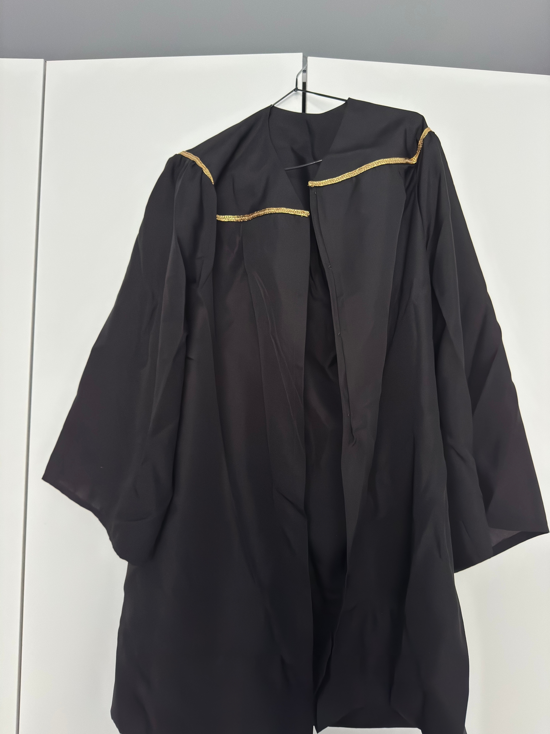 Мантию и шапочку для выпускника (1)