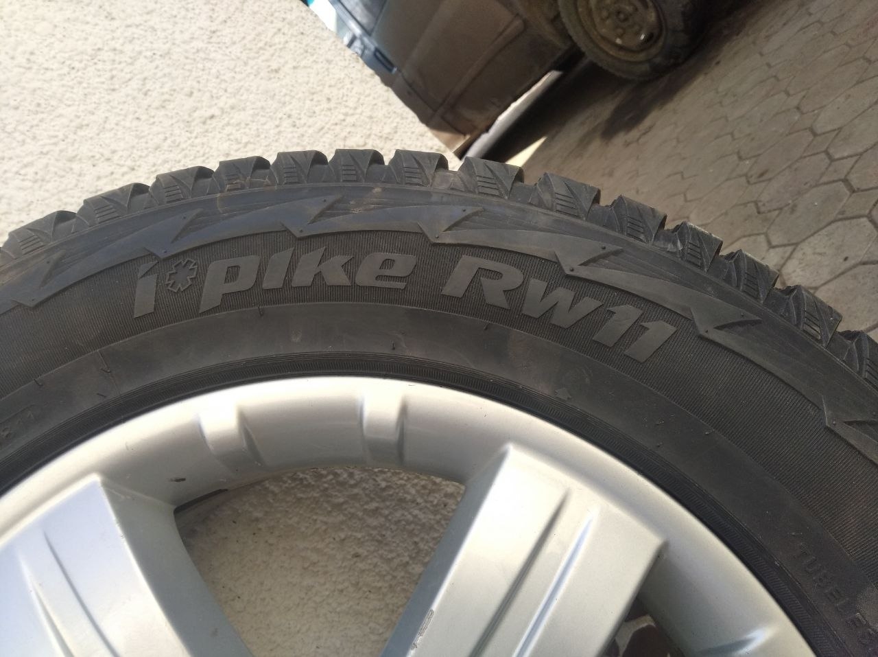 Продажа резины в Донецке Продаётся (2)