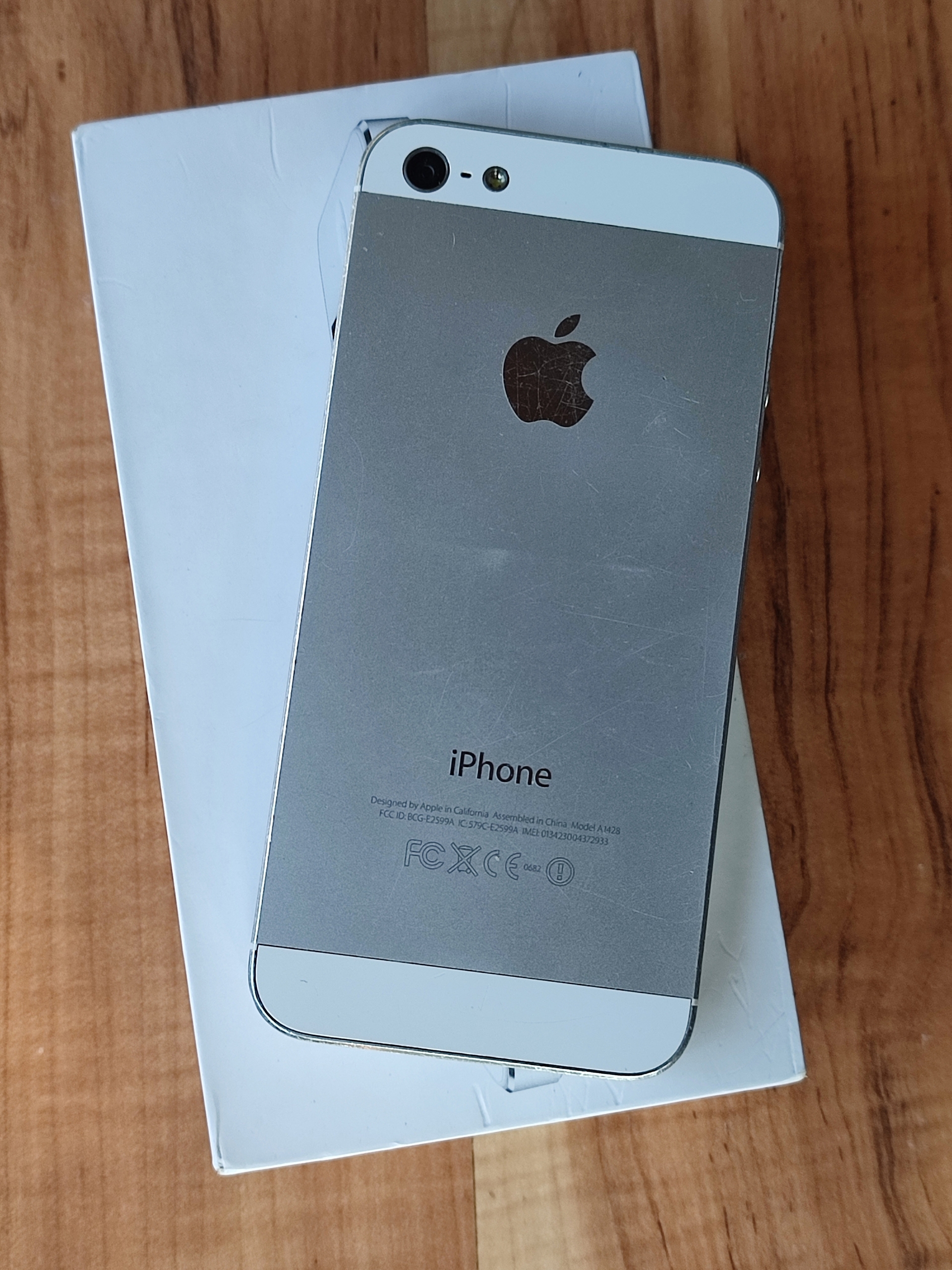 Продажа iPhone 5 в Макеевке (2)