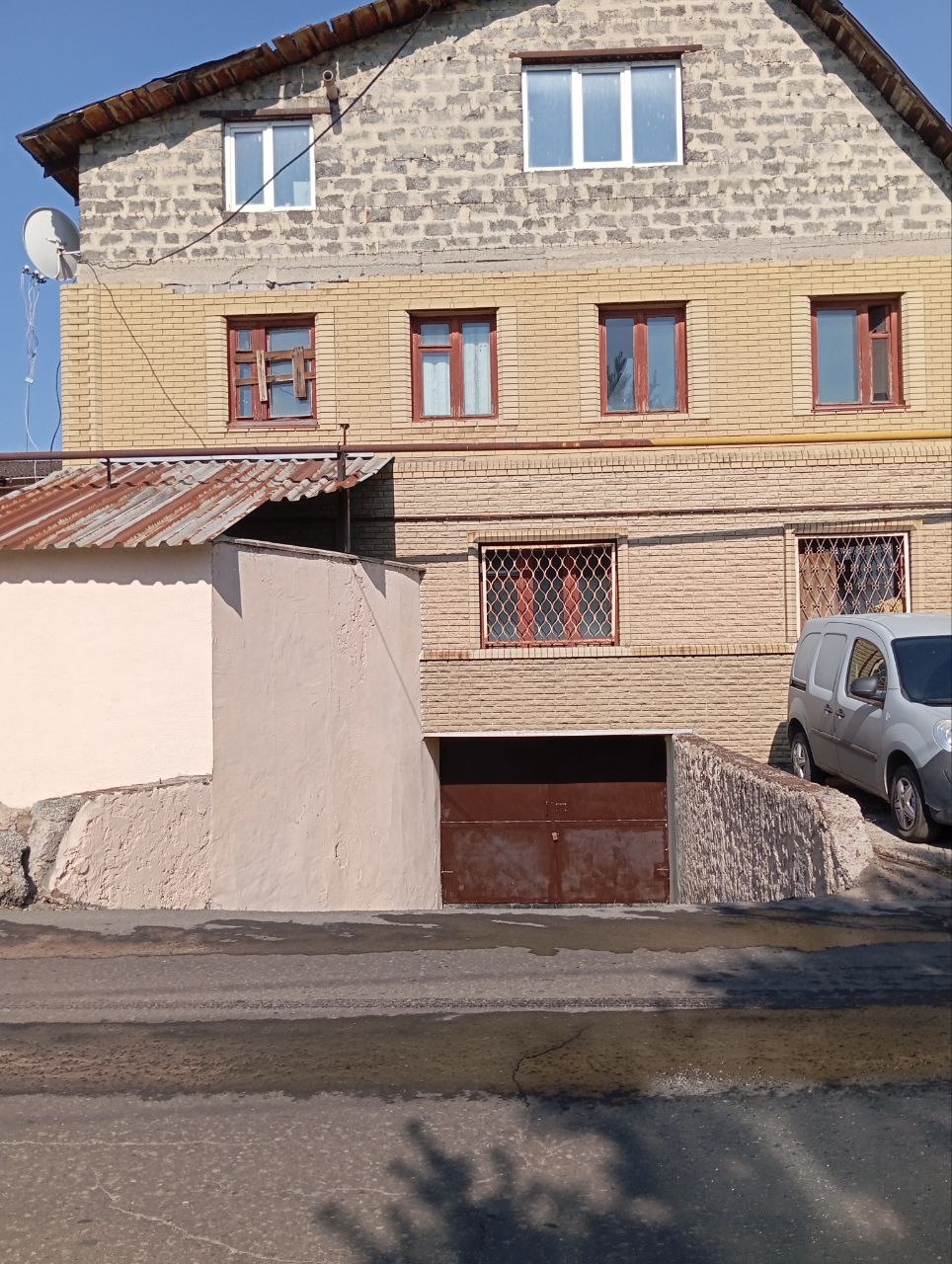 Продается кирпичный дом в Киеве (1)