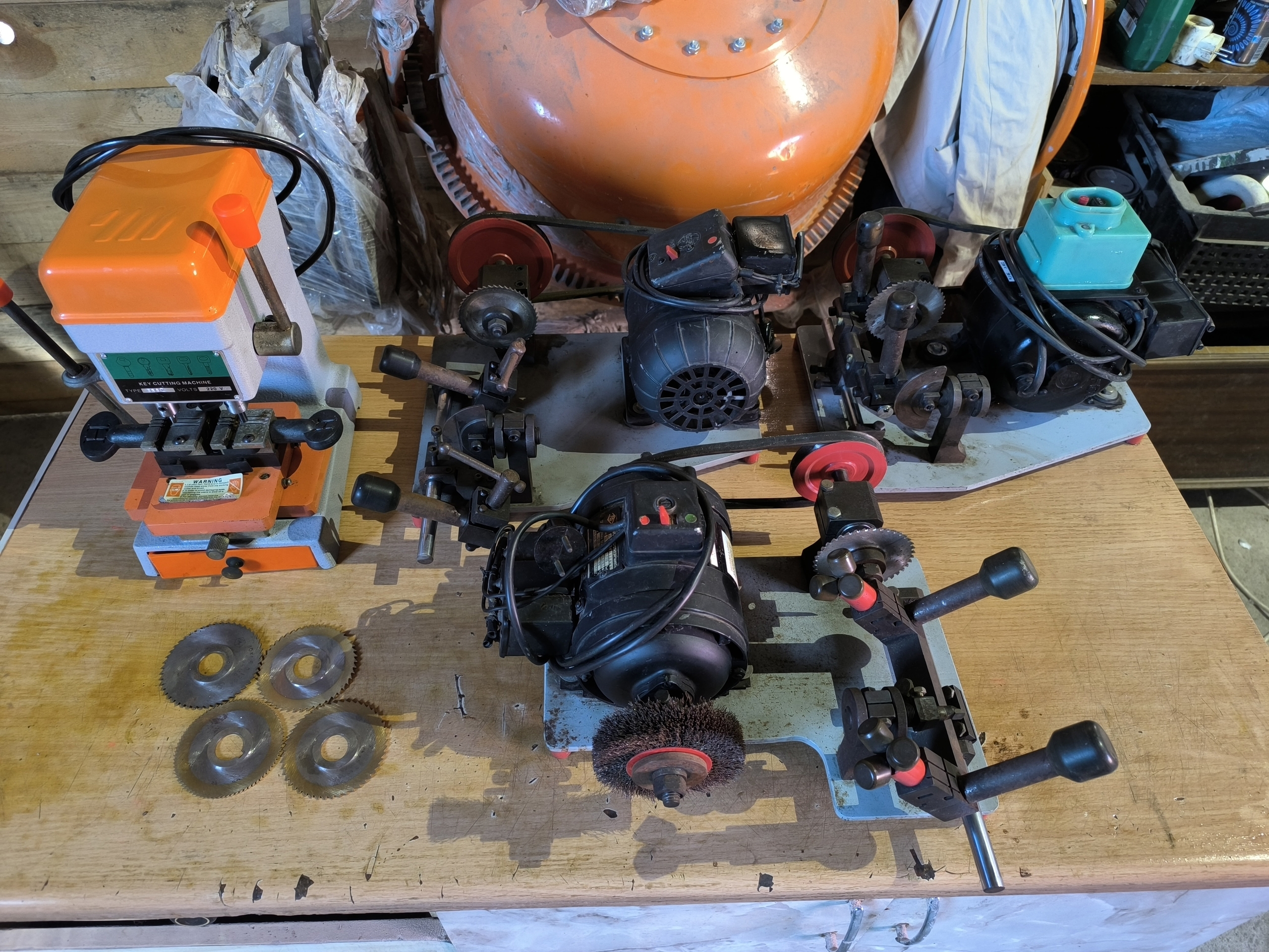 Продаются станки для ключей Предлагаем