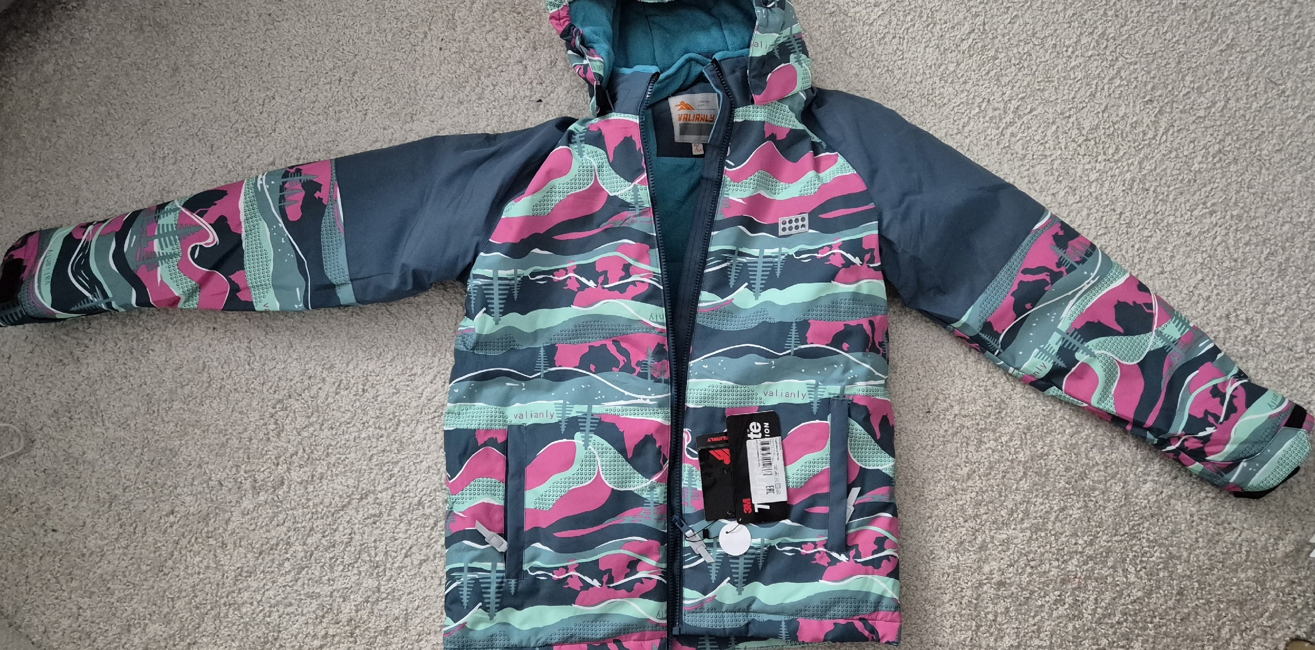 Новый горнолыжный костюм на продажу