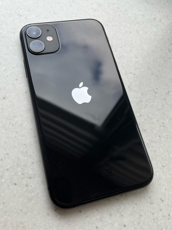 Продам iPhone 11 в хорошем