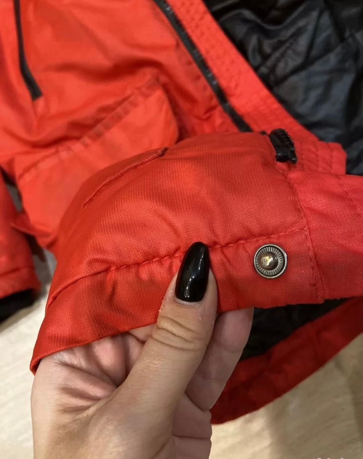 Горячее предложение: продам пуховик Превосходный (4)