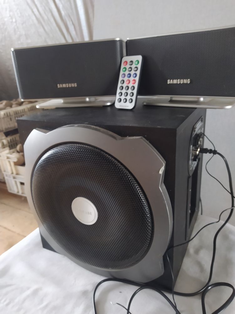 Продажа сабвуфера с двумя колонками (1)