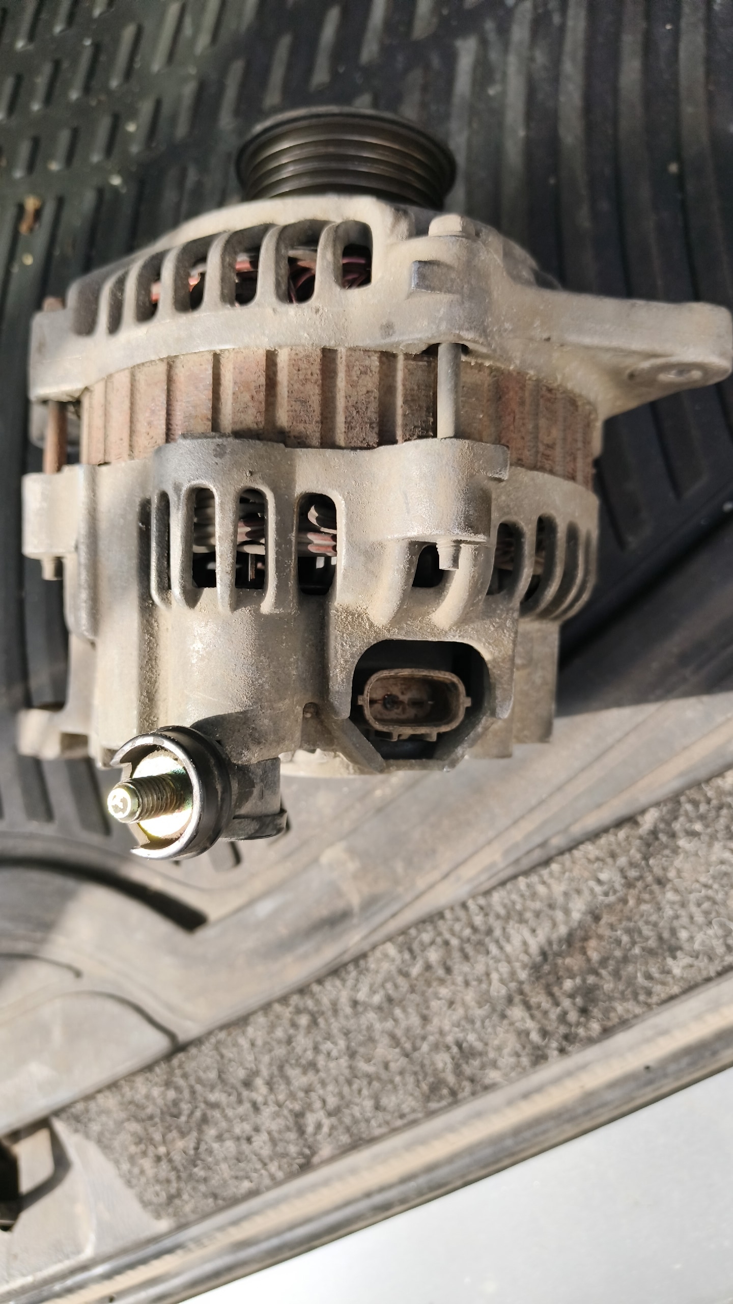 Генератор Subaru Legacy BH5 Предлагается