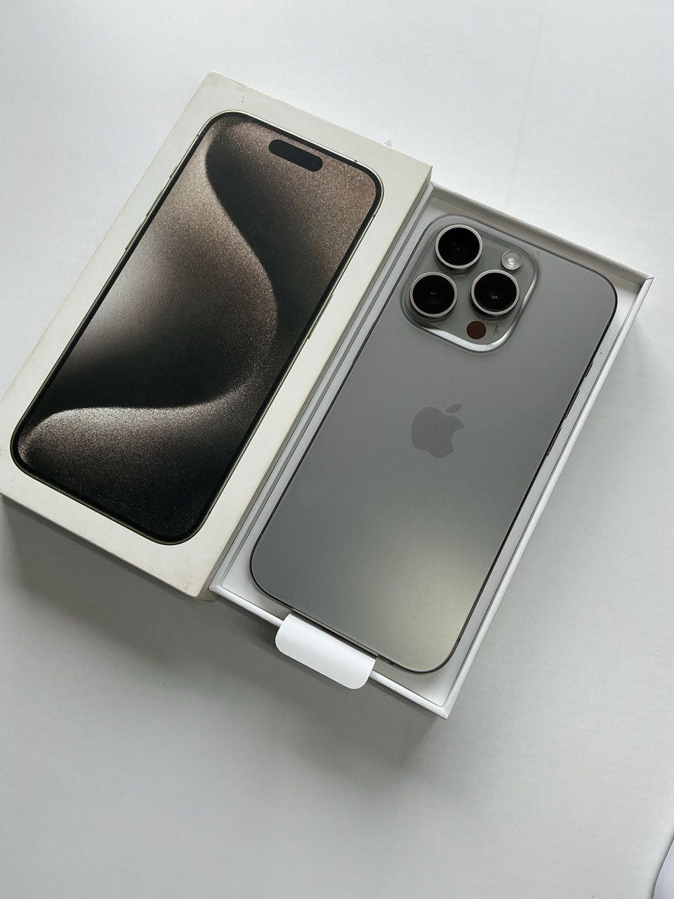 **iPhone 15 Pro, 256 ГБ,