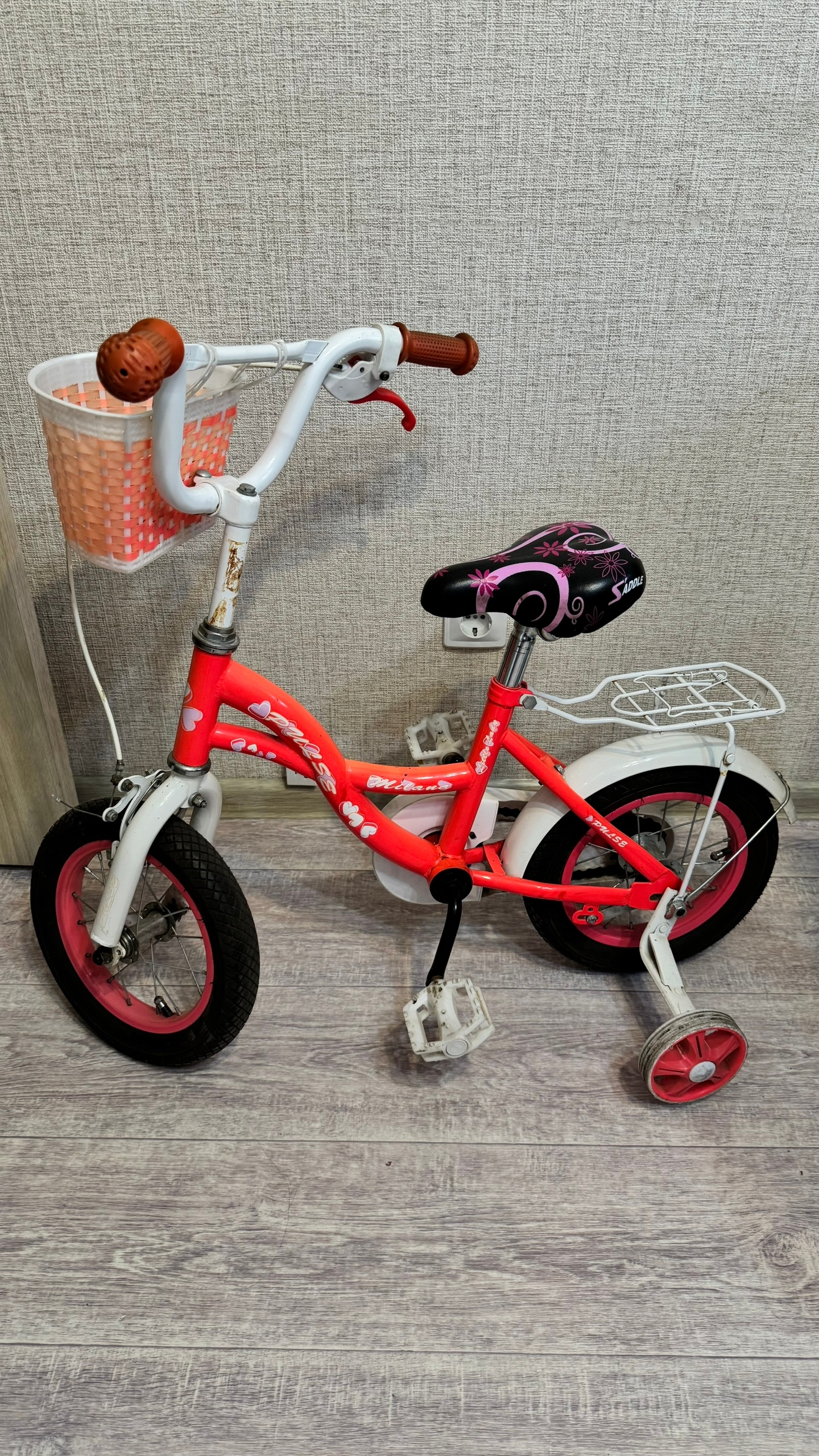 Продам детский велосипед. 4 колеса,