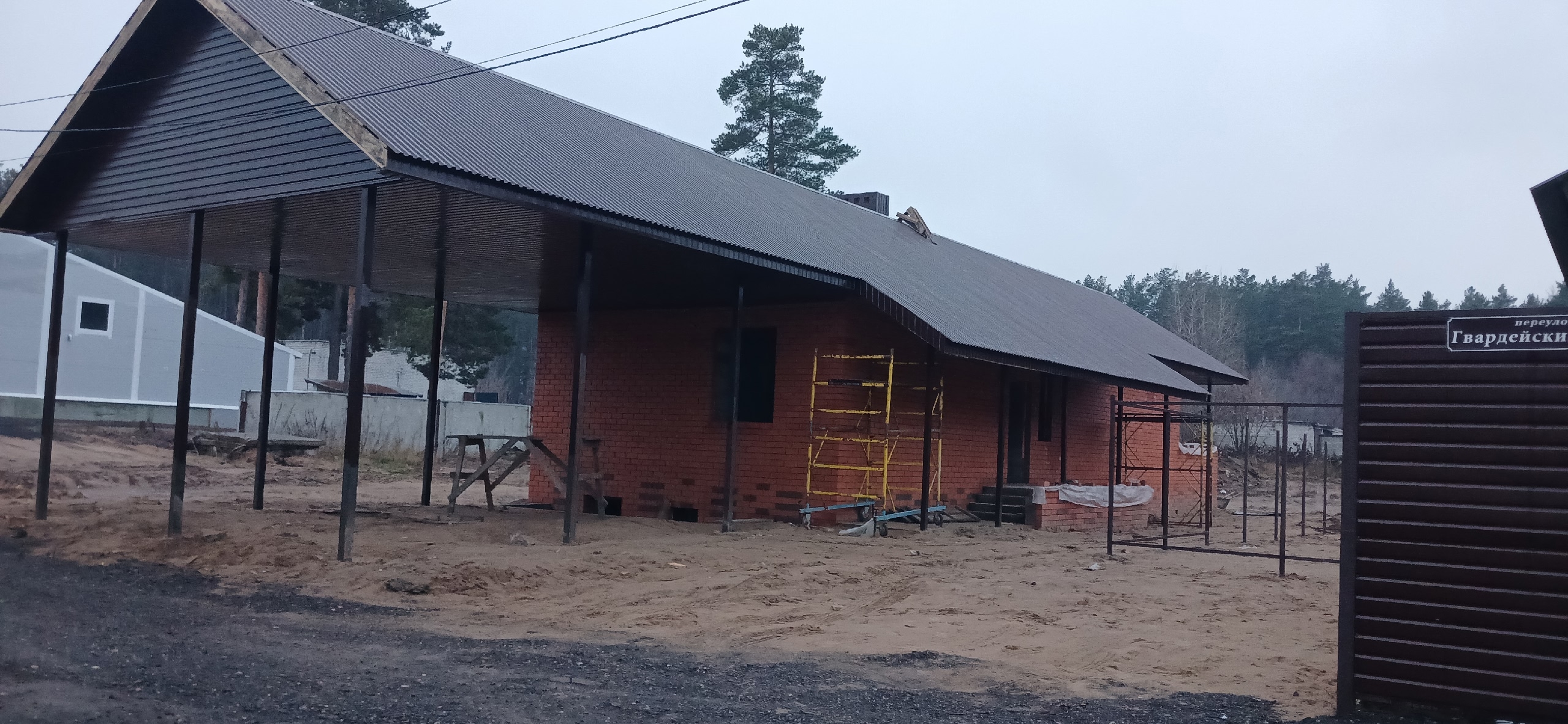 Продаётся коробка нового дома,под крышей,