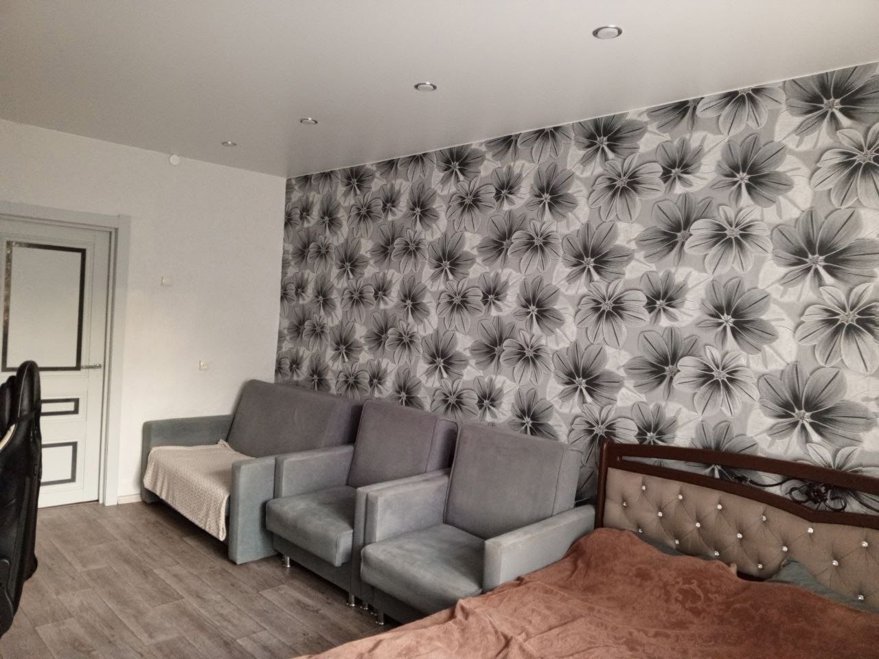 Здравствуйте, предлагаю вашему вниманию двух (1)