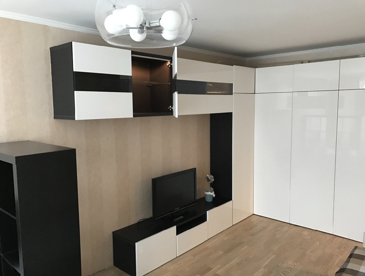 Сдается чистая и светлая однокомнатная (1)