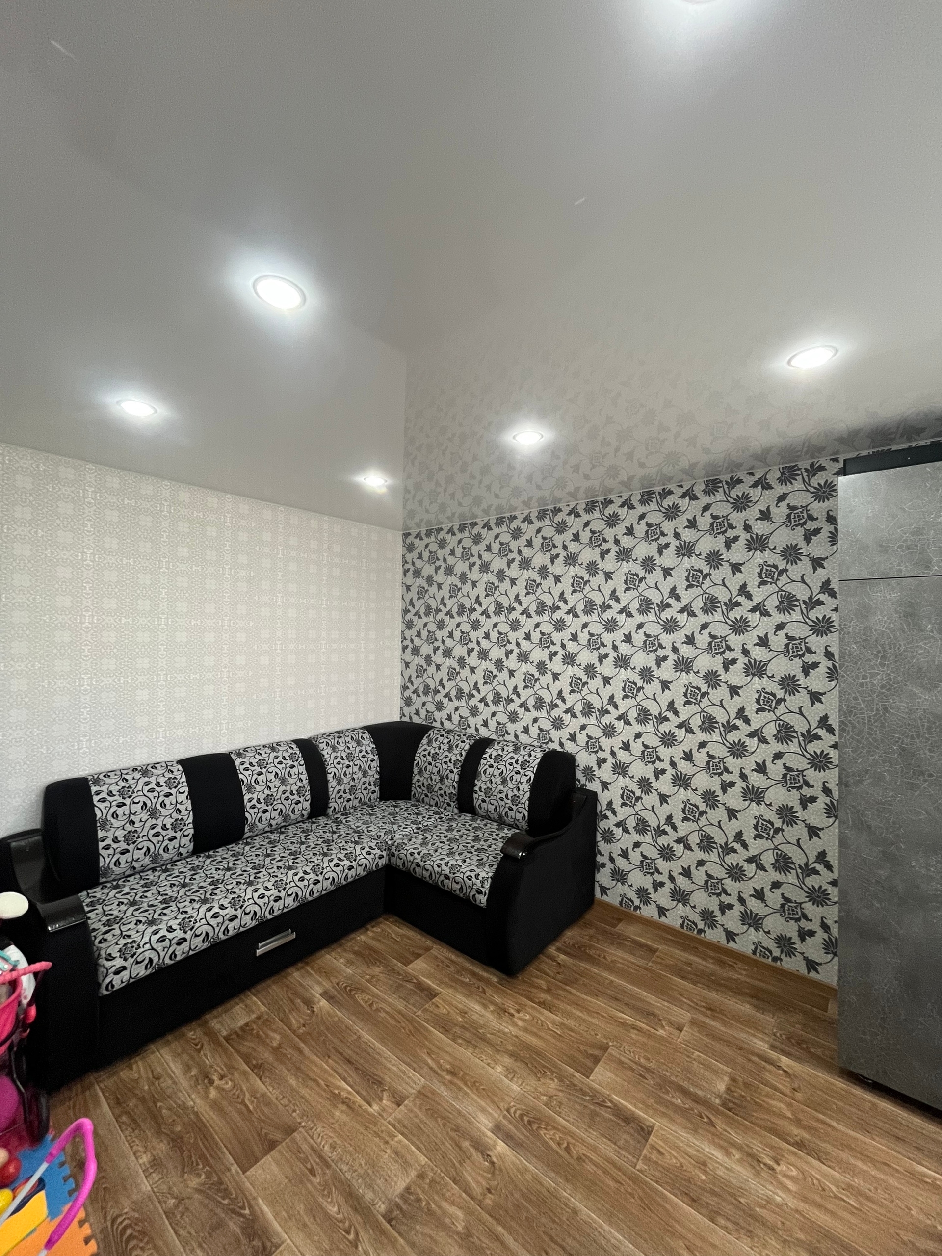 В продаже 2 комн. квартира (8)