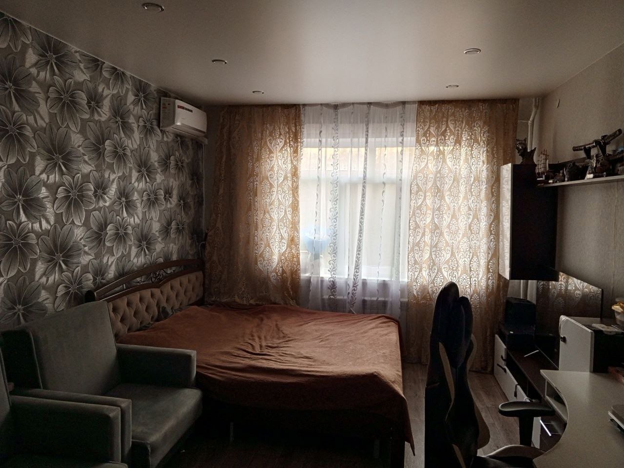 Здравствуйте, предлагаю вашему вниманию двух (1)