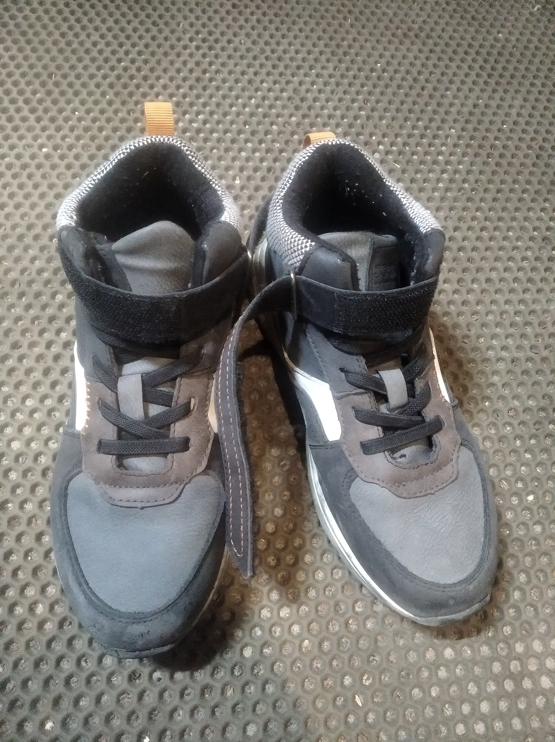 Продам кроссовки бу состояние удовлетворительное