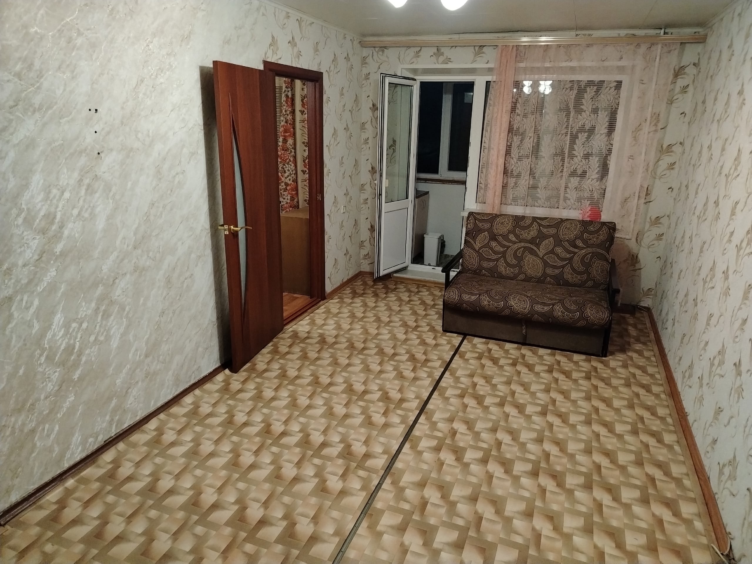 Сдаётся двухкомнатная квартира. Район химмаш. (2)