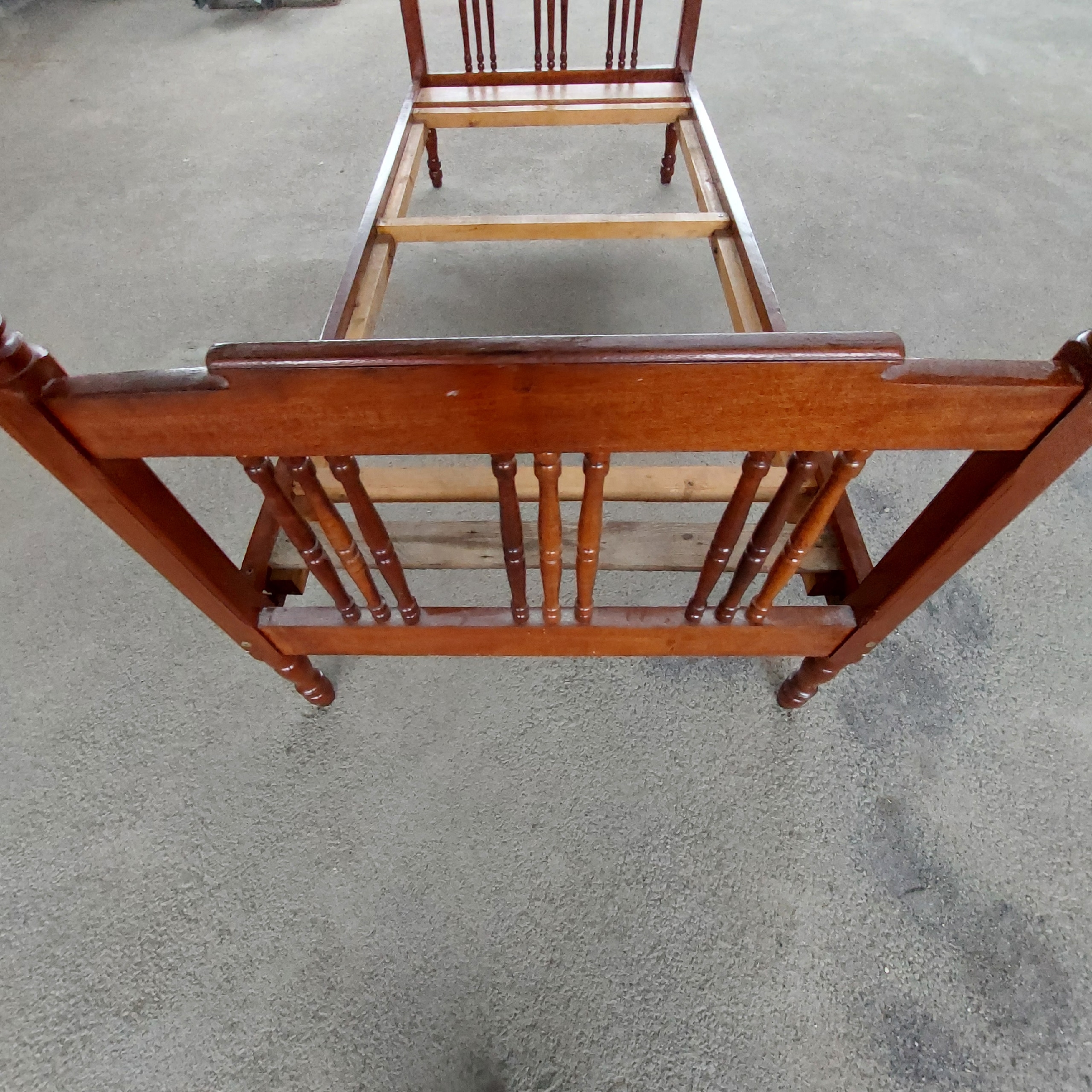 Продаются б/у 2 кровати из