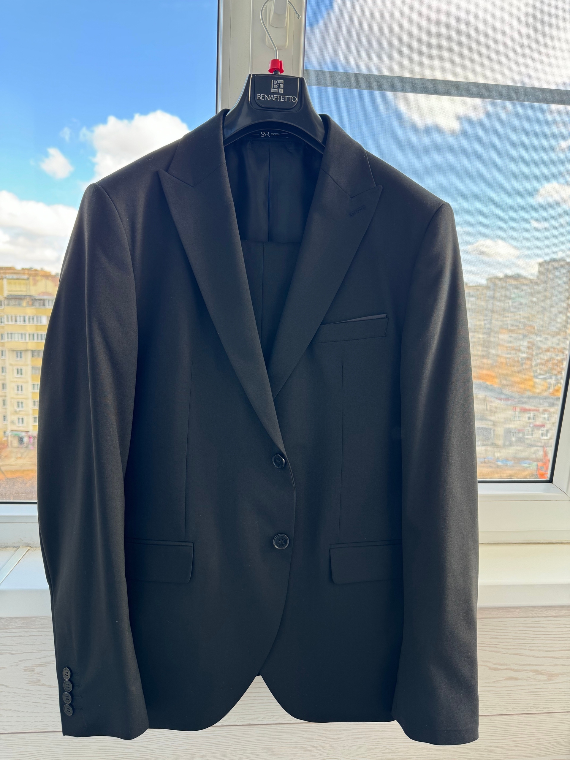 В идеальном состоянии: -Чёрный Suvari