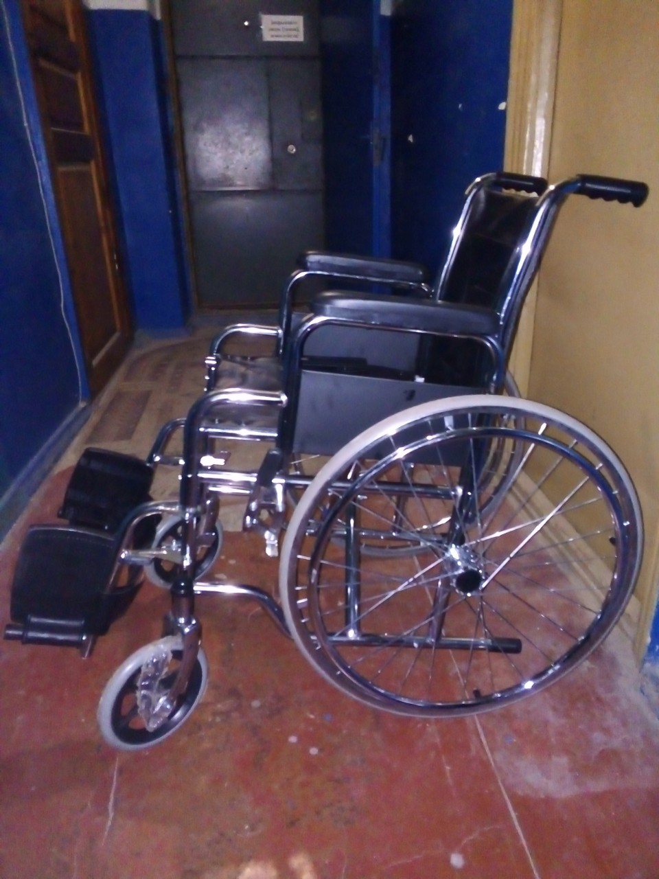 Продаю коляску инвалидную новую, не (3)