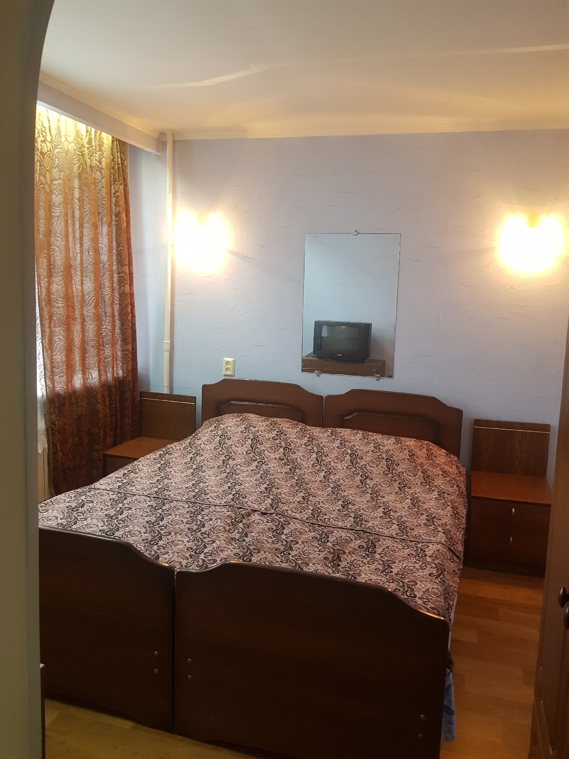 Сдается 2х комнатная квартира с (4)