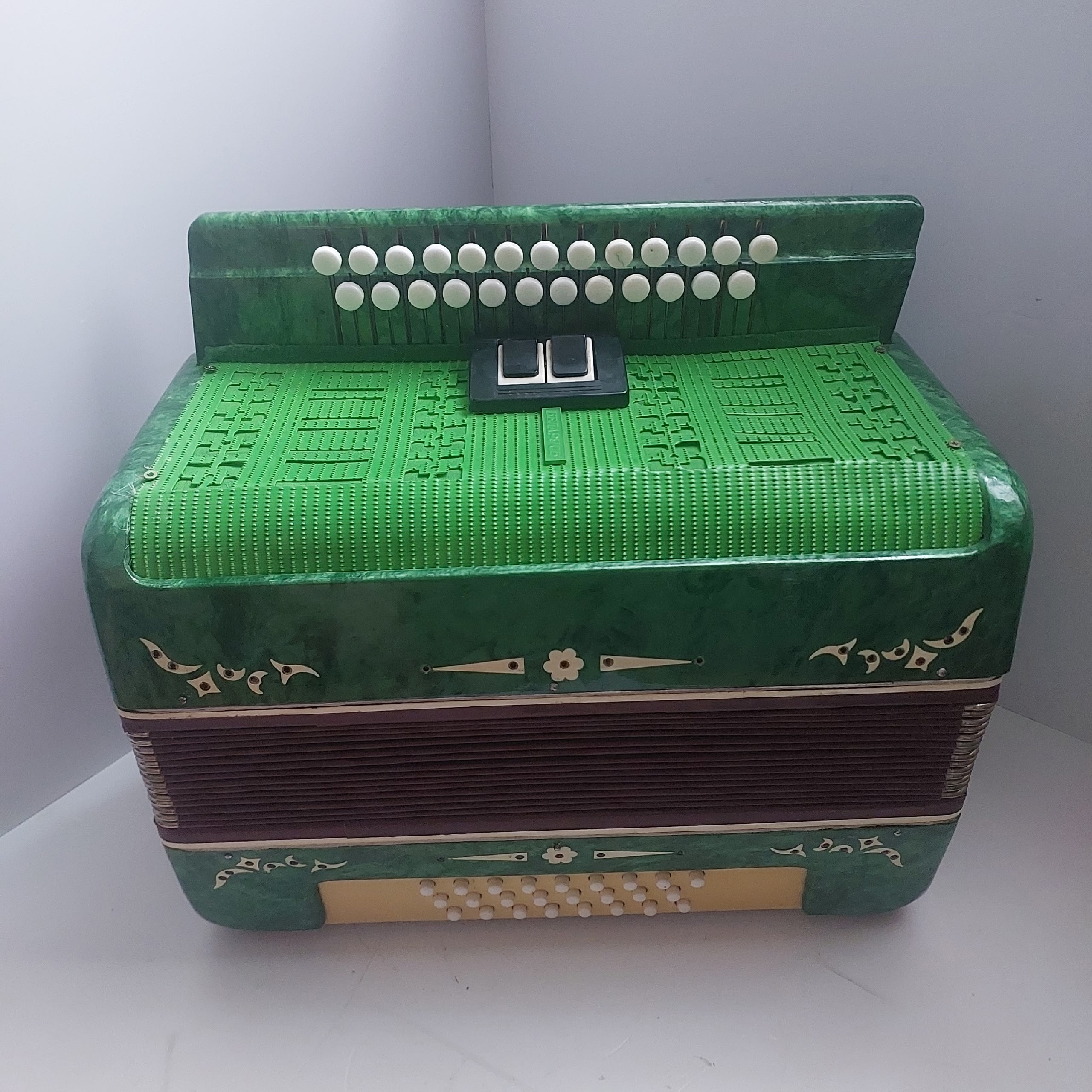 Продаются баян, аккордеон, гармонь после