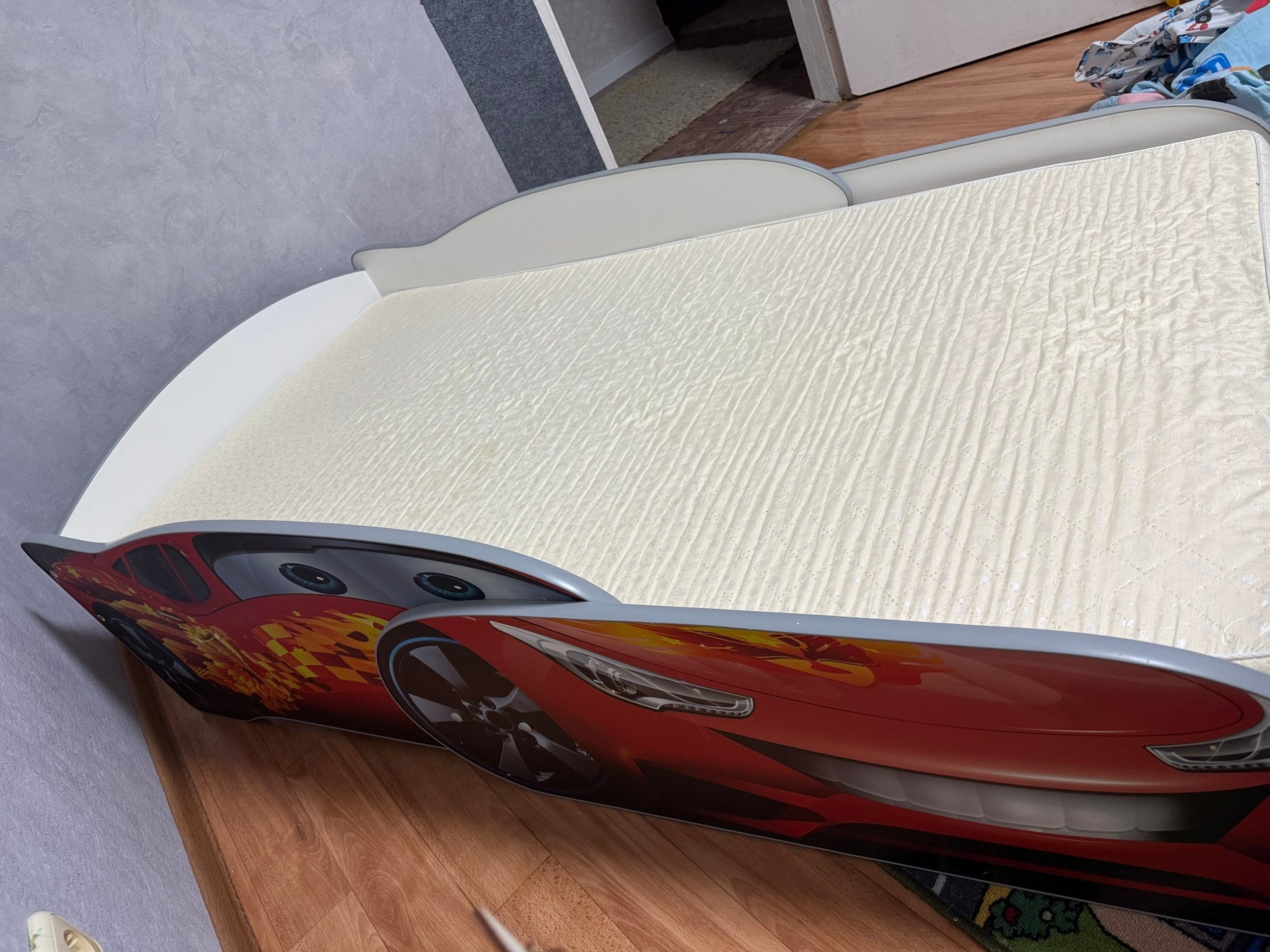 Продам детскую кровать 150 на (4)