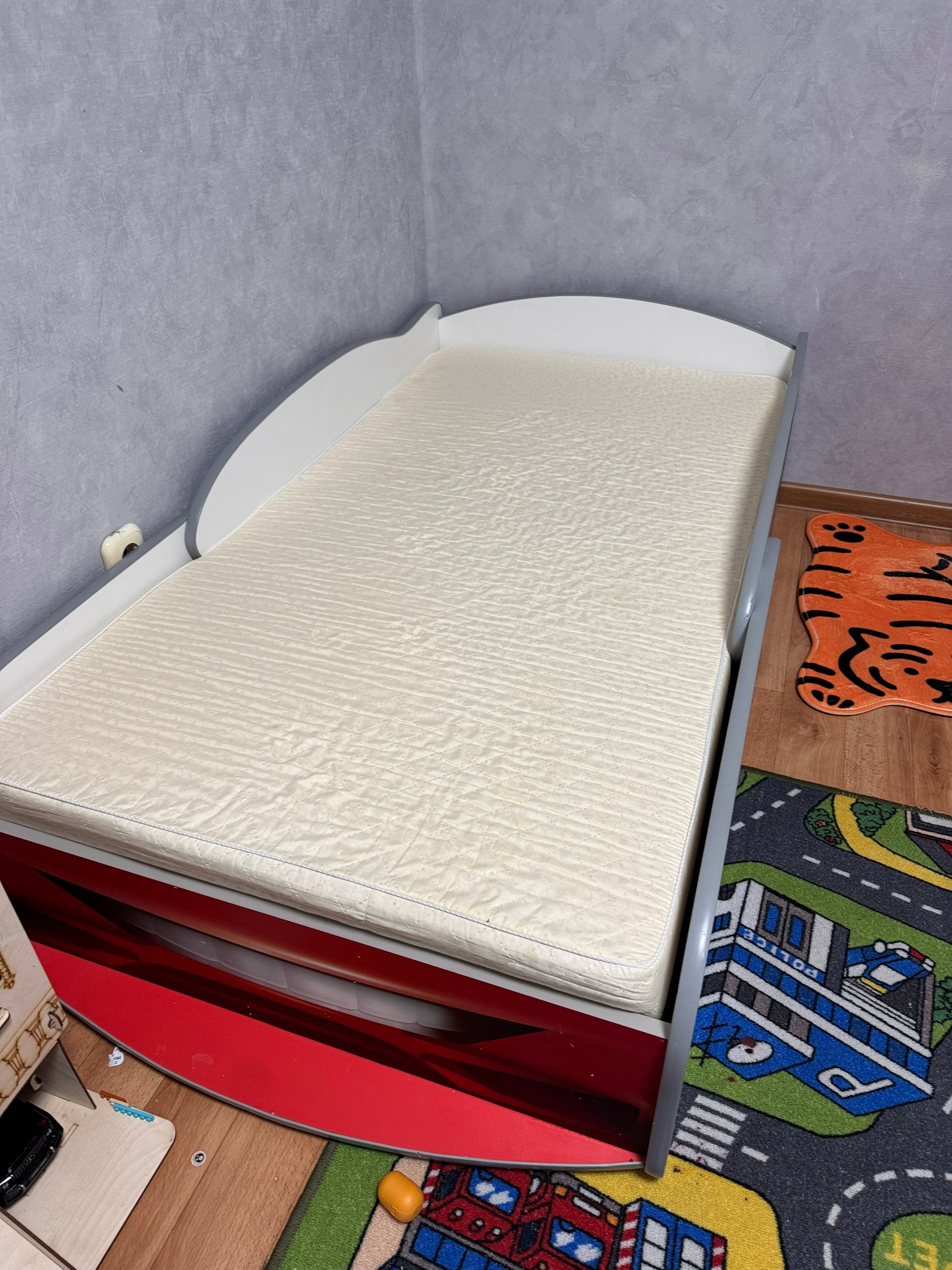 Продам детскую кровать 150 на (1)