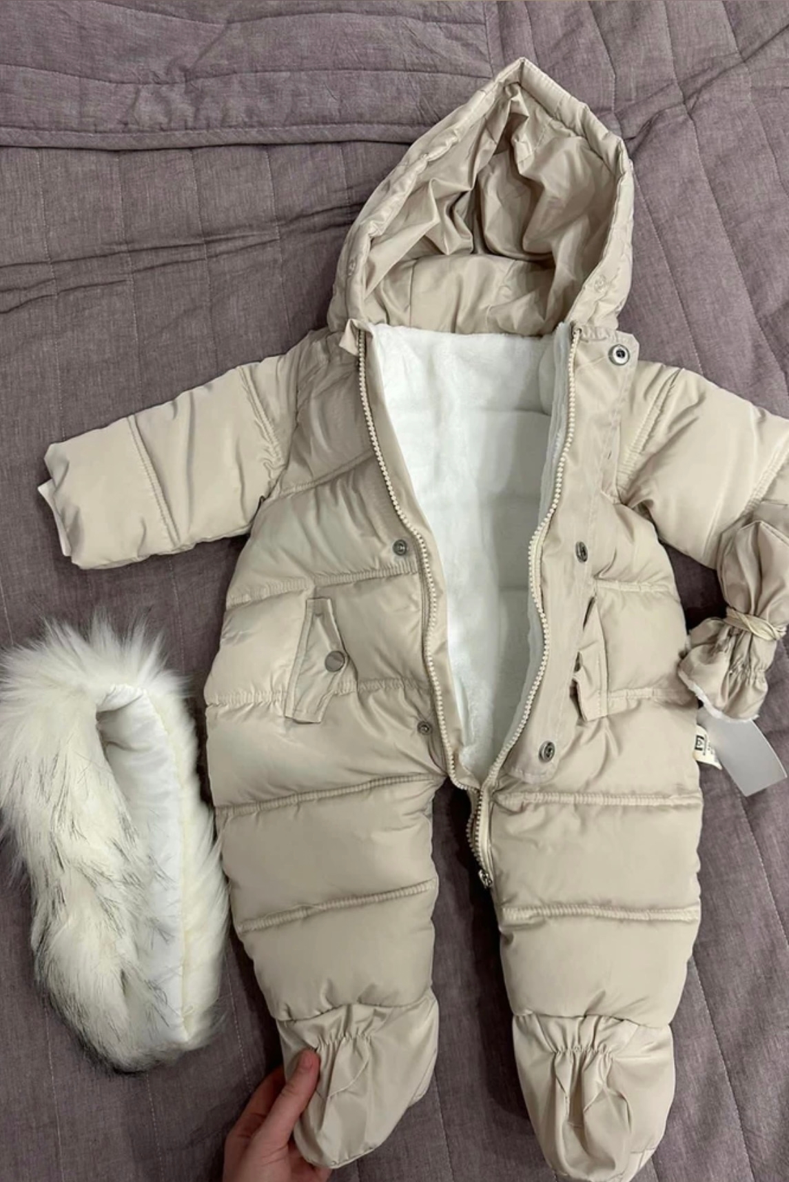 Продам совершенно новый зимний комбинезон