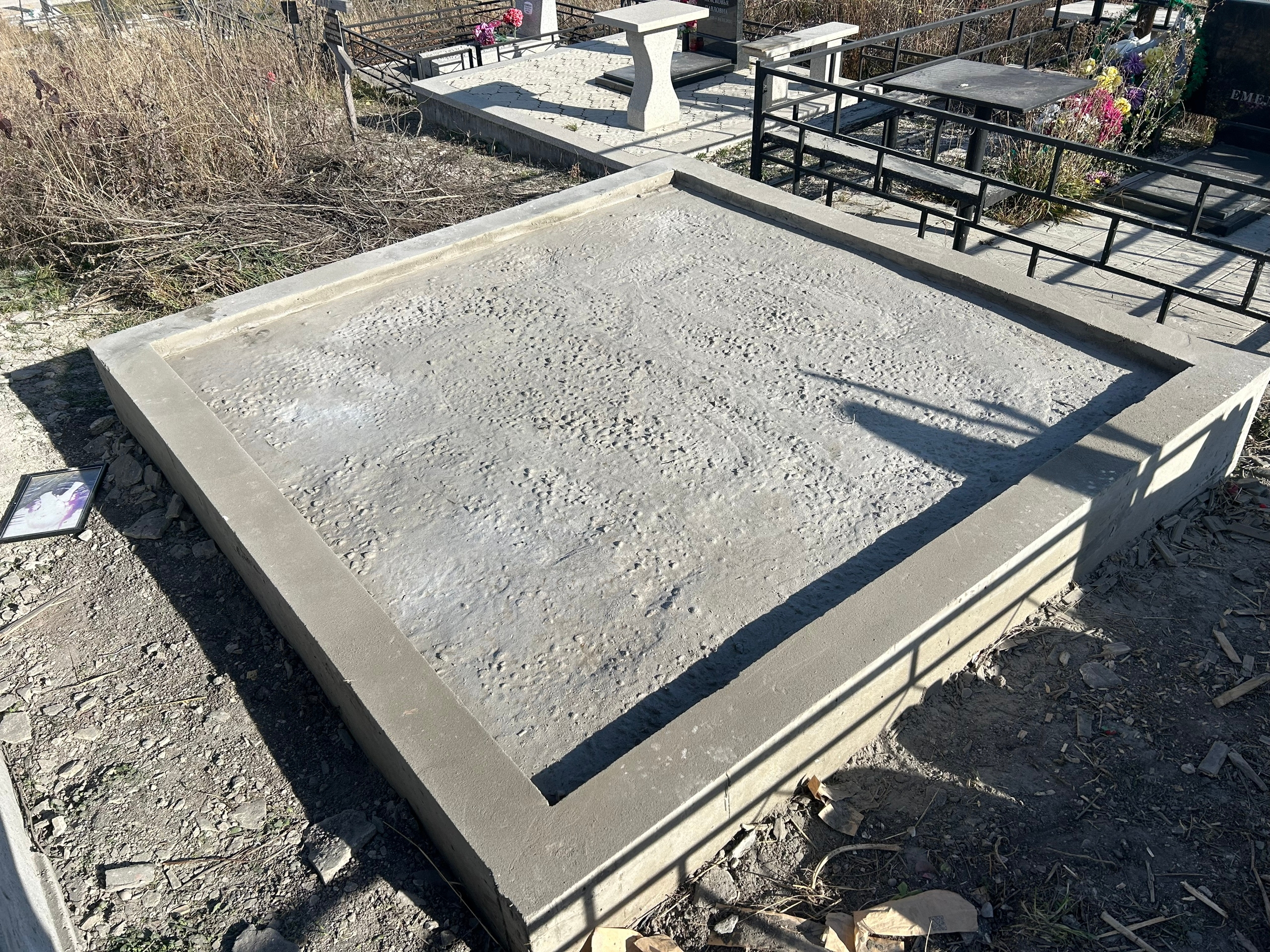 Укладка тротуарной плитки во дворе (1)