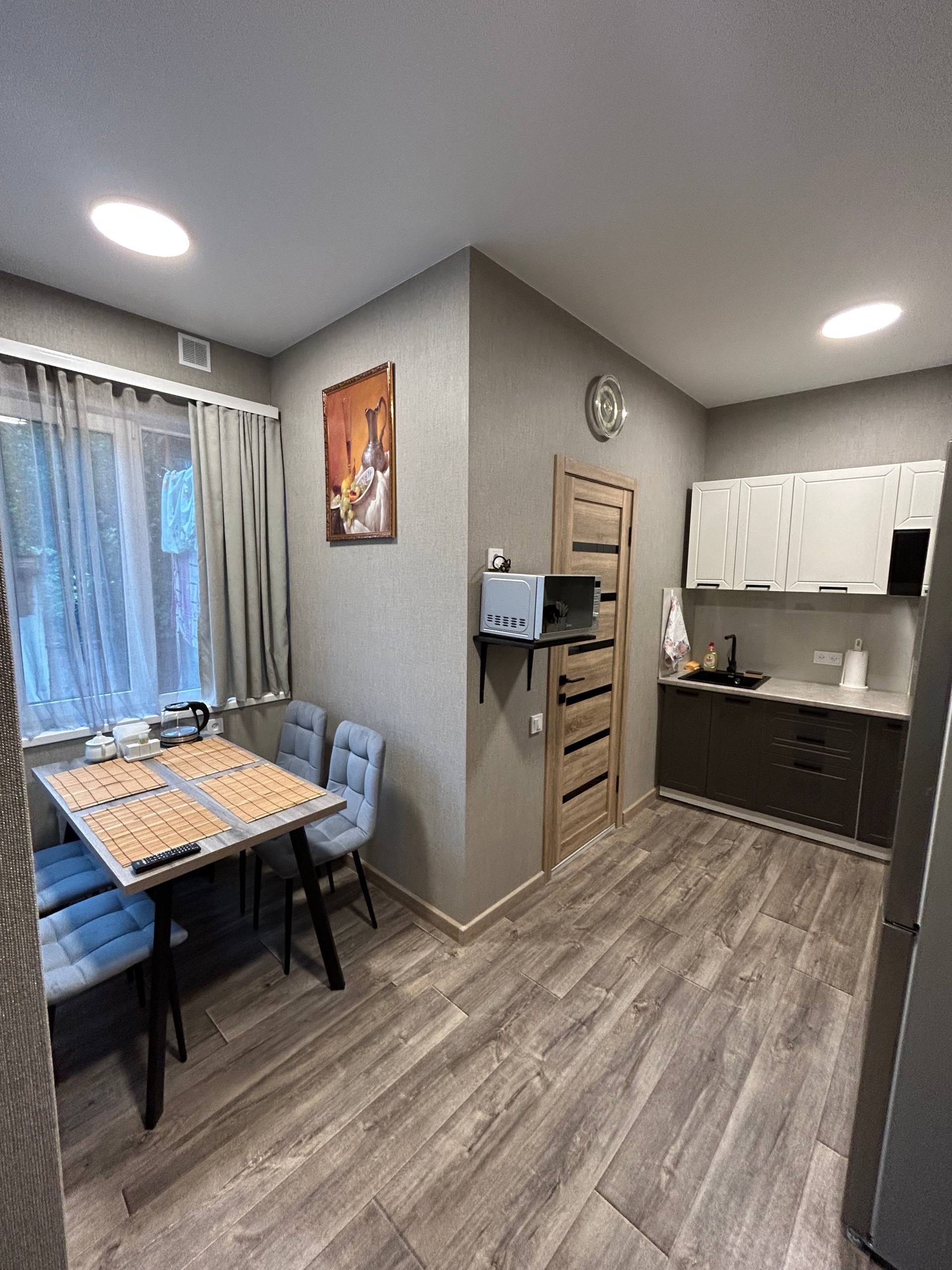 Продаётся 1-комнатная квартира в центре (2)