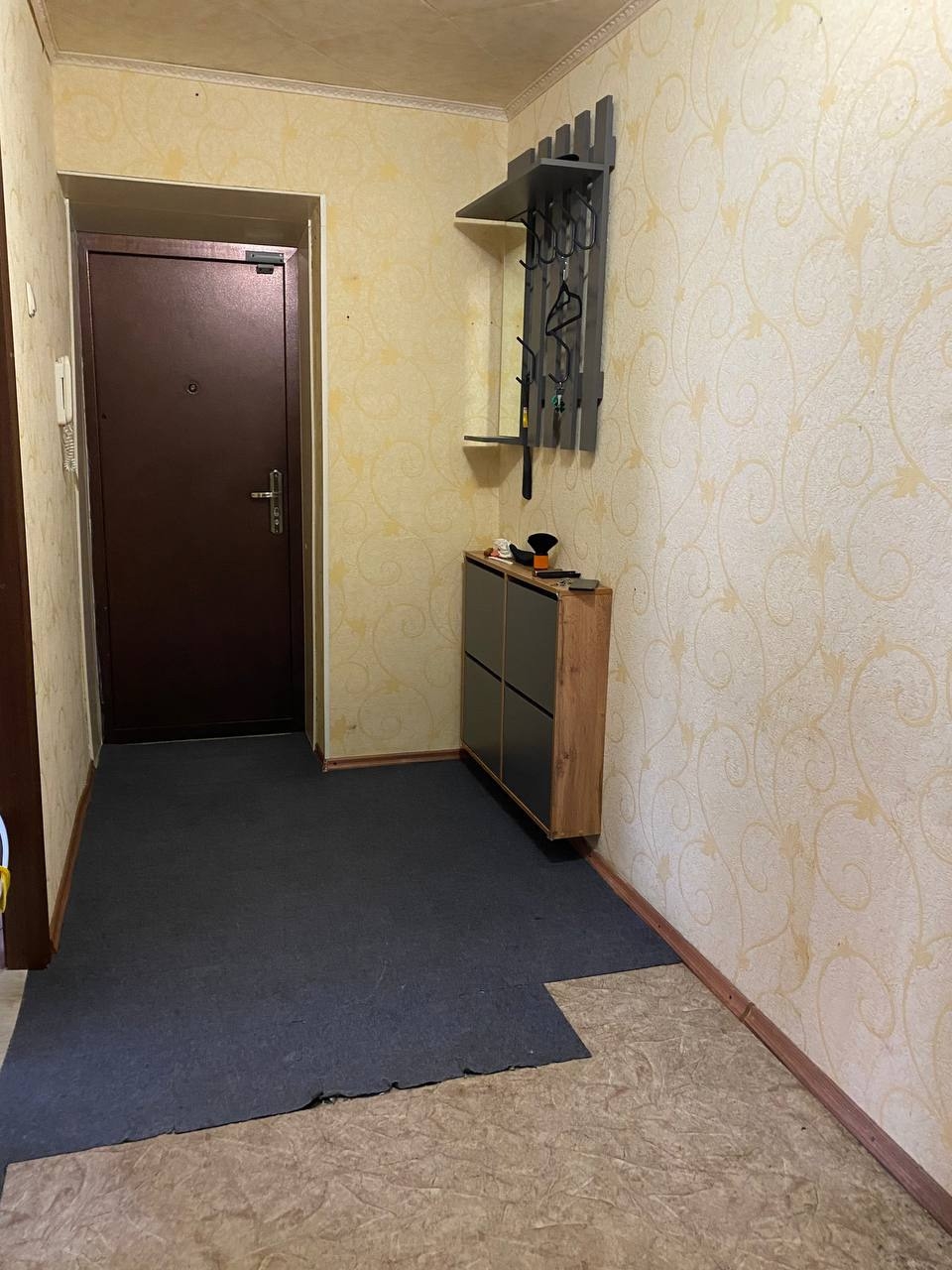 Сдаётся двух комнатная квартира по (5)