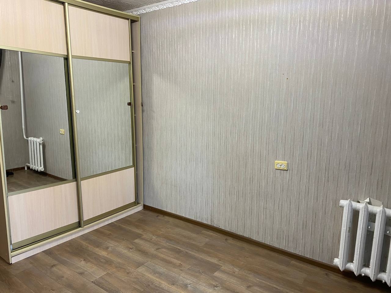 Сдаётся двух комнатная квартира по (2)