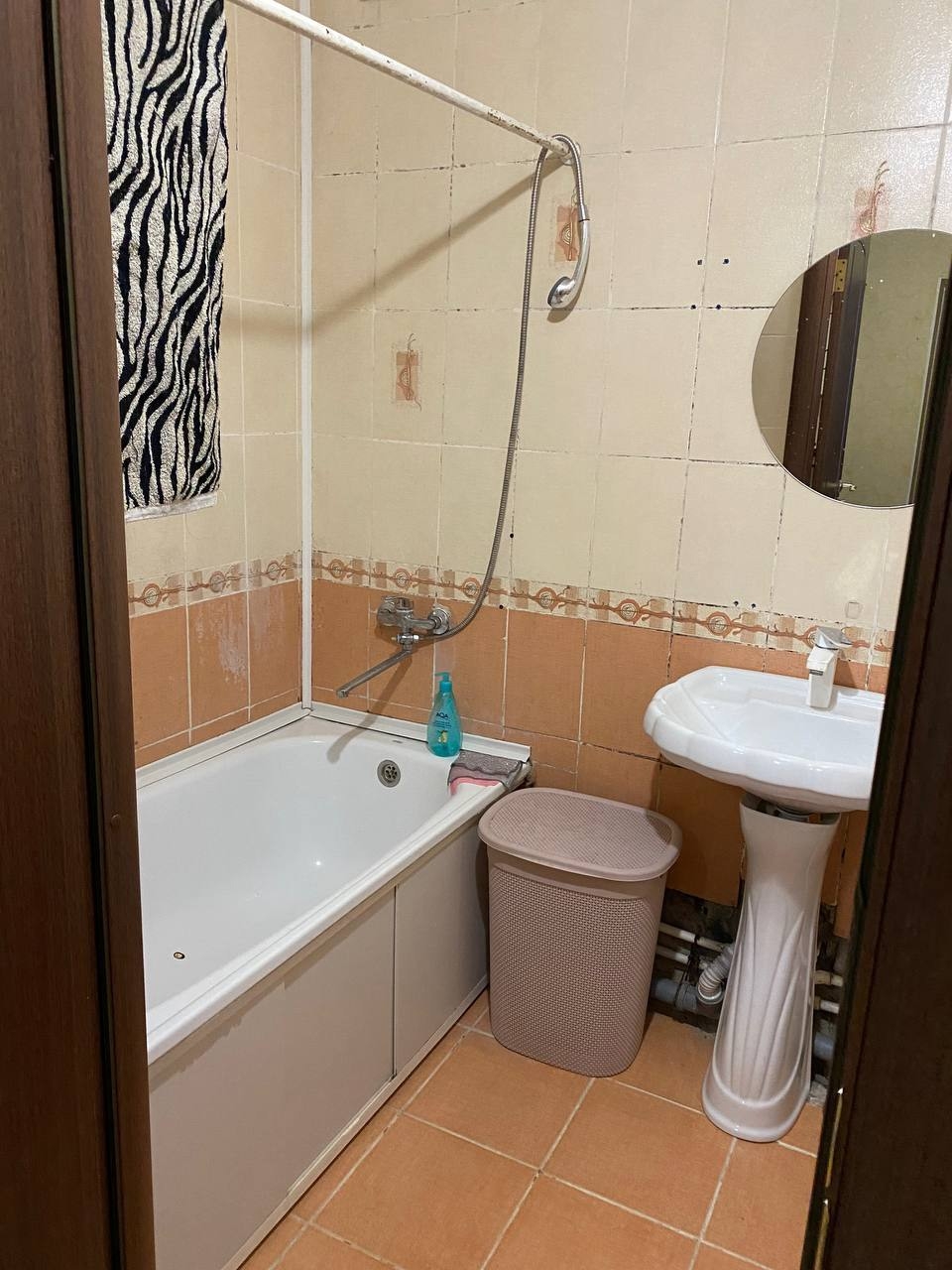 Сдаётся двух комнатная квартира по (7)