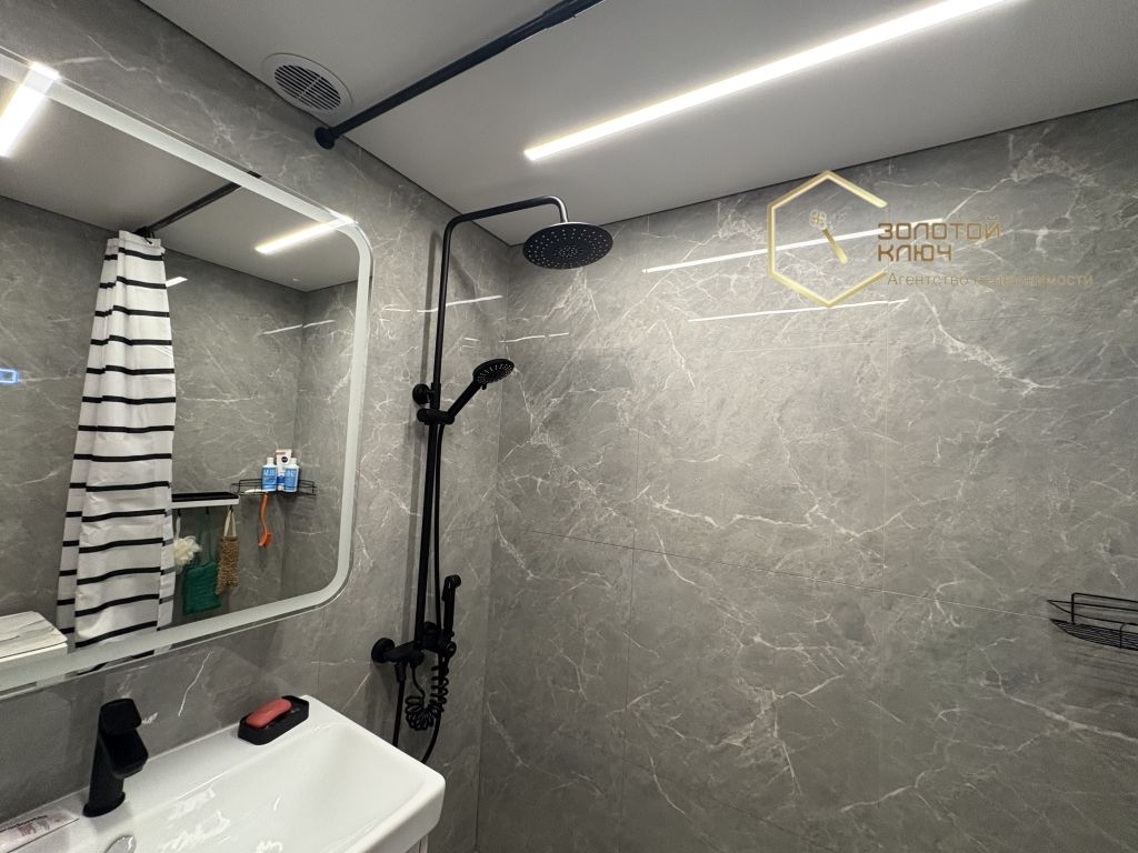 Продам трехкомнатную квартиру по адресу: