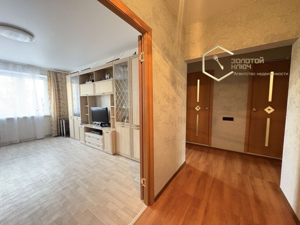 Продам трехкомнатную квартиру по адресу: (9)