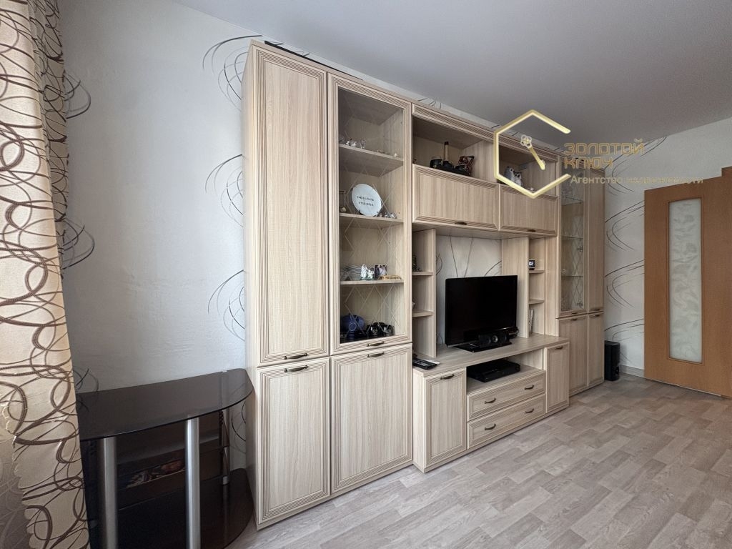 Продам трехкомнатную квартиру по адресу: (3)