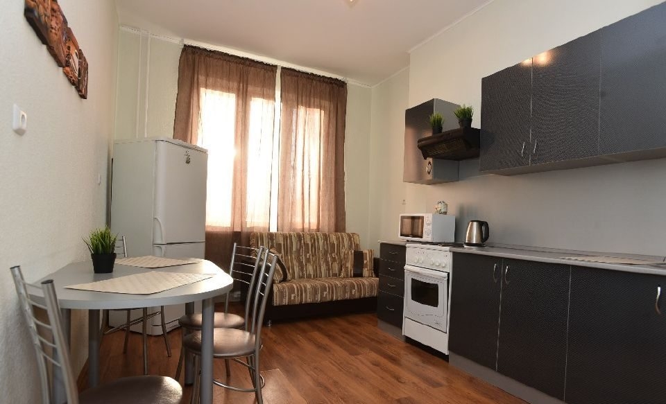 Сдается чистая и светлая однокомнатная (2)