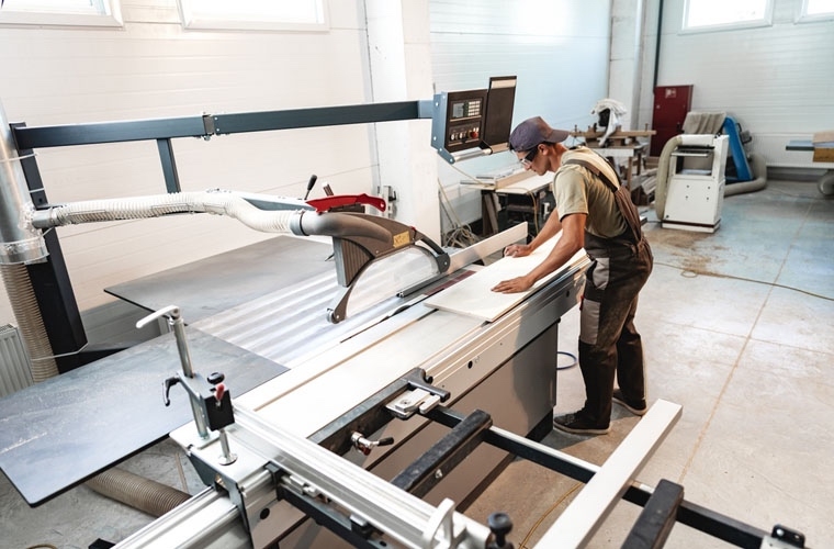 Приглашаем в команду: 1. Сборщик‑установщик