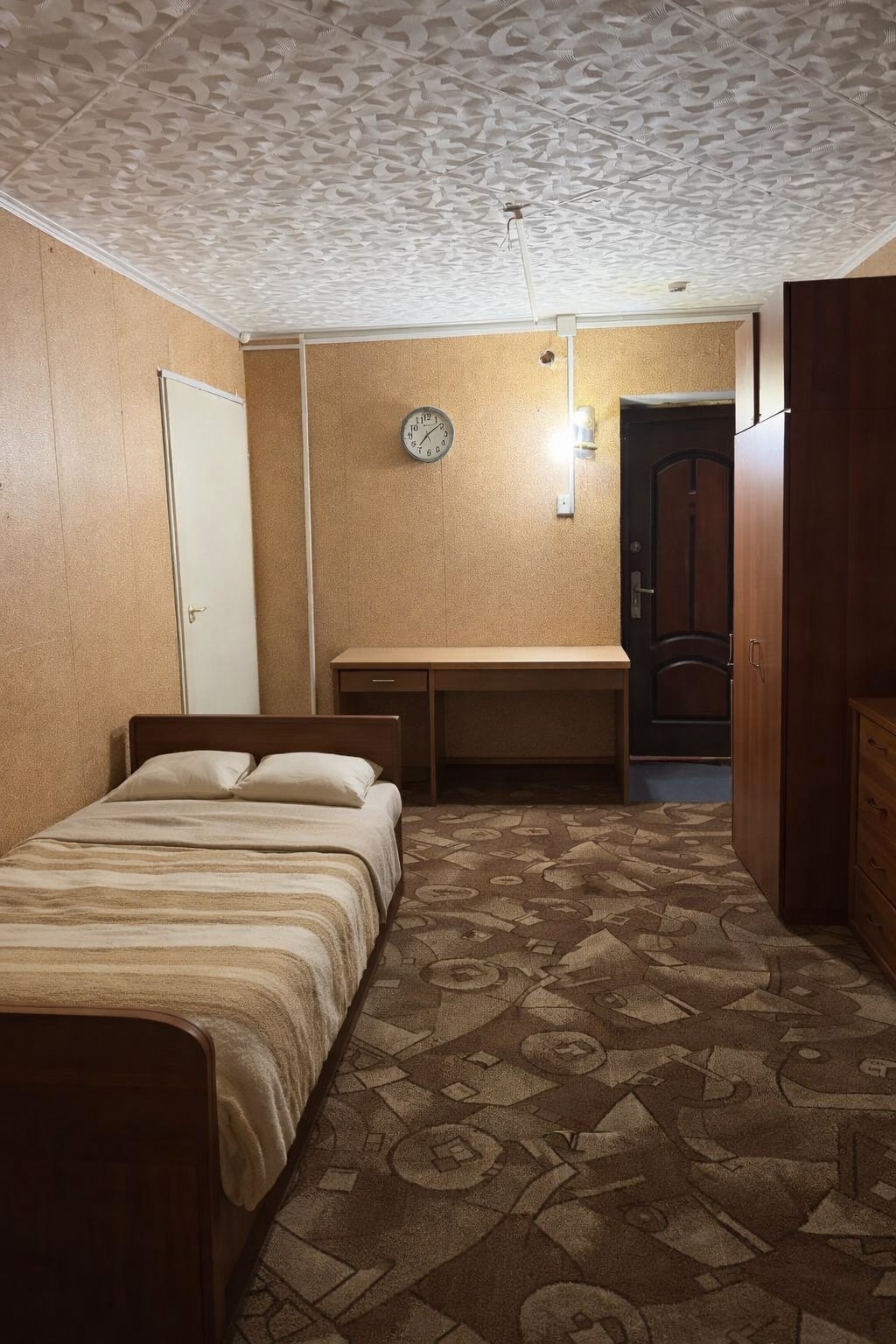 Продам комнату в общежитии , (2)