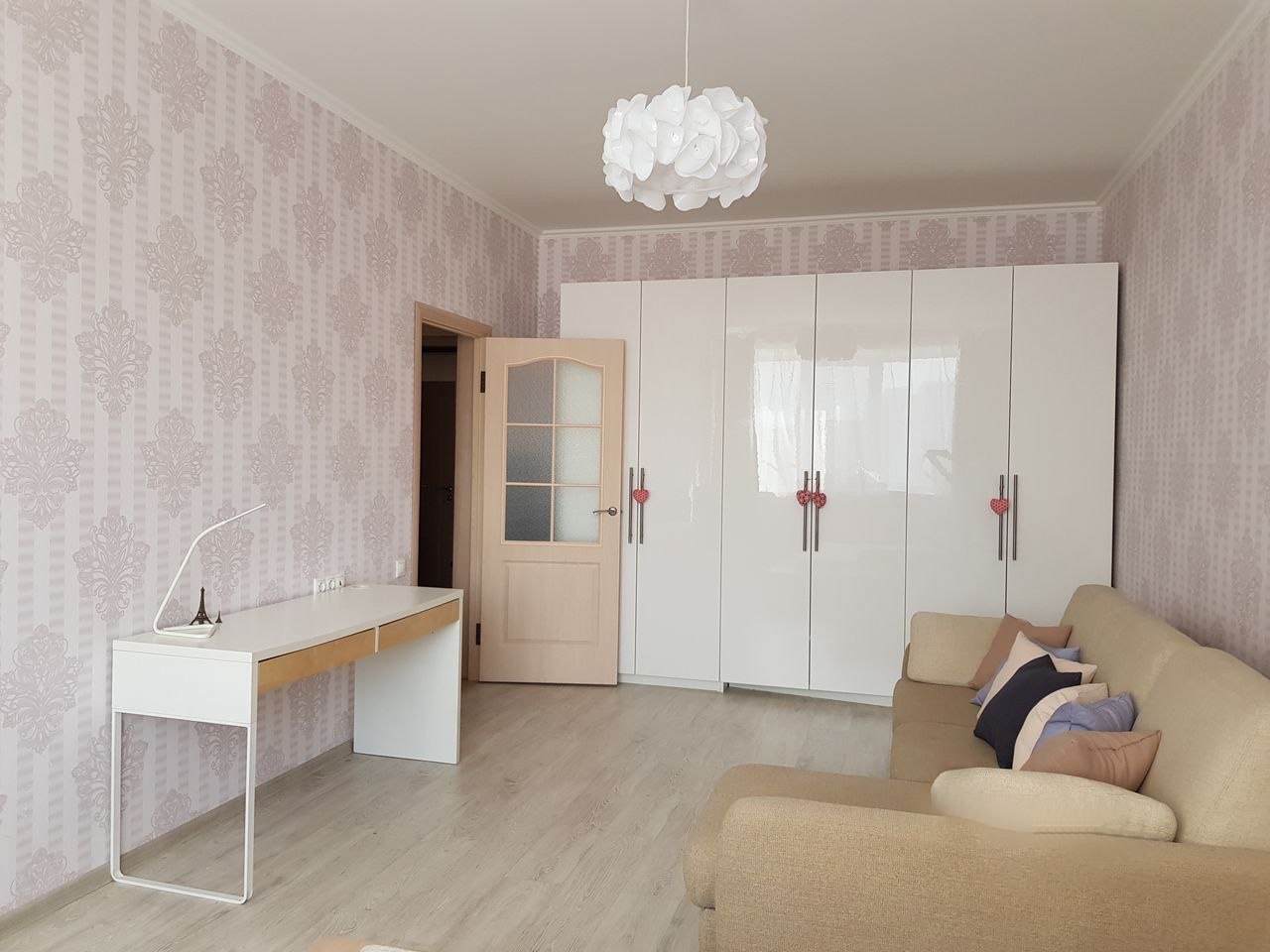 Сдается чистая и светлая однокомнатная (1)