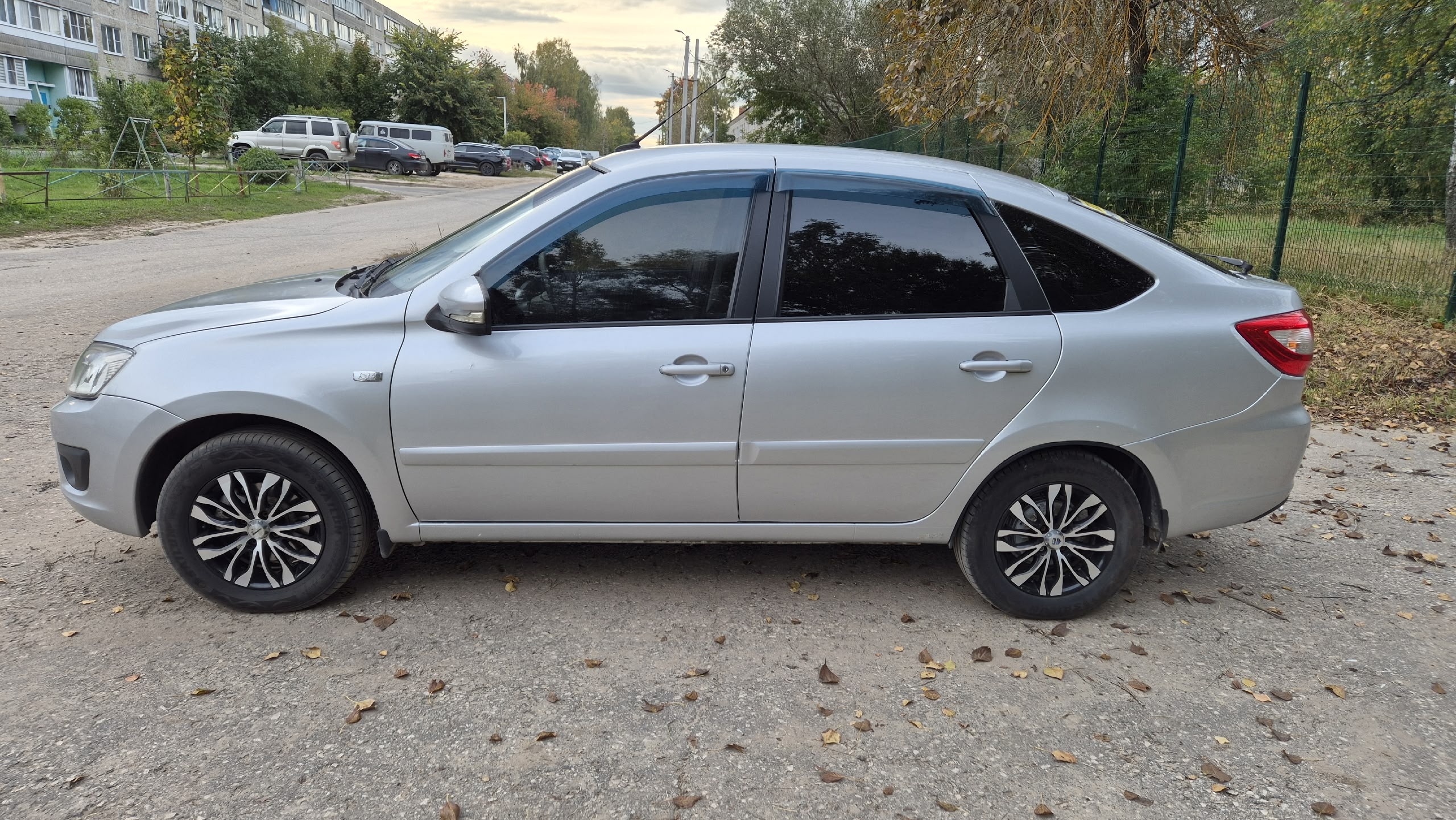 Продам Ладу Гранту 2015 года (2)