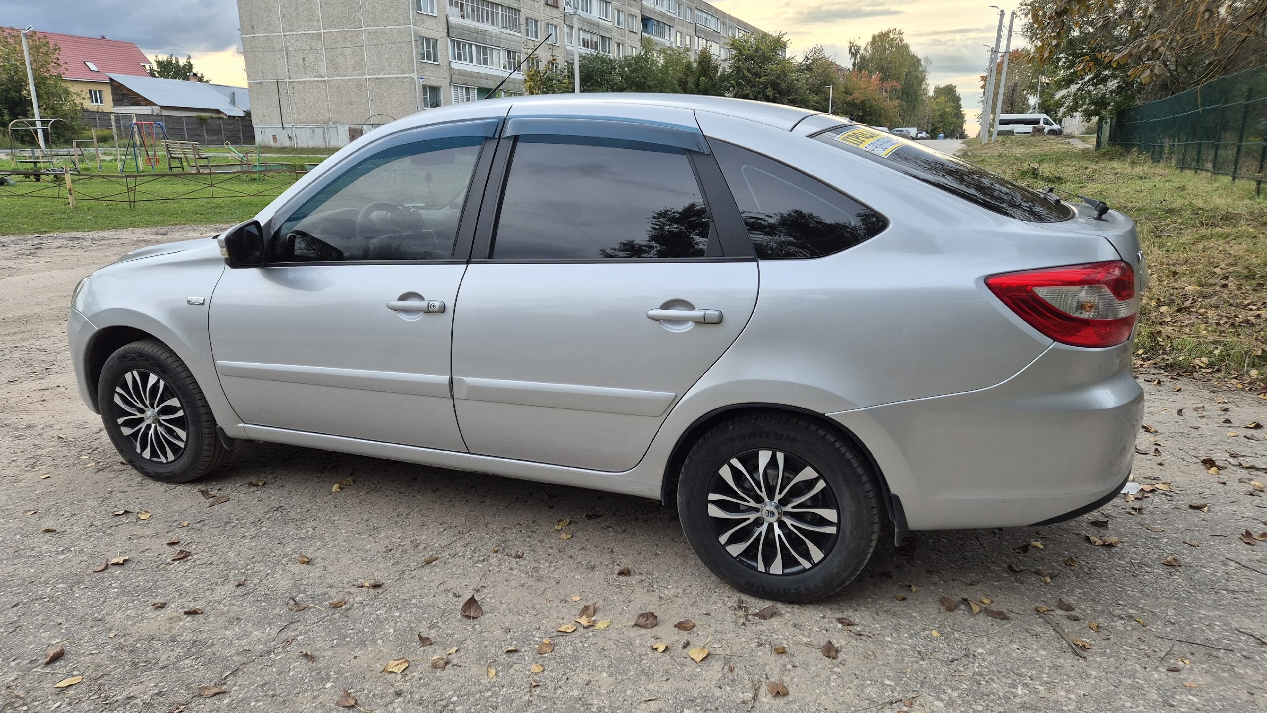 Продам Ладу Гранту 2015 года (3)